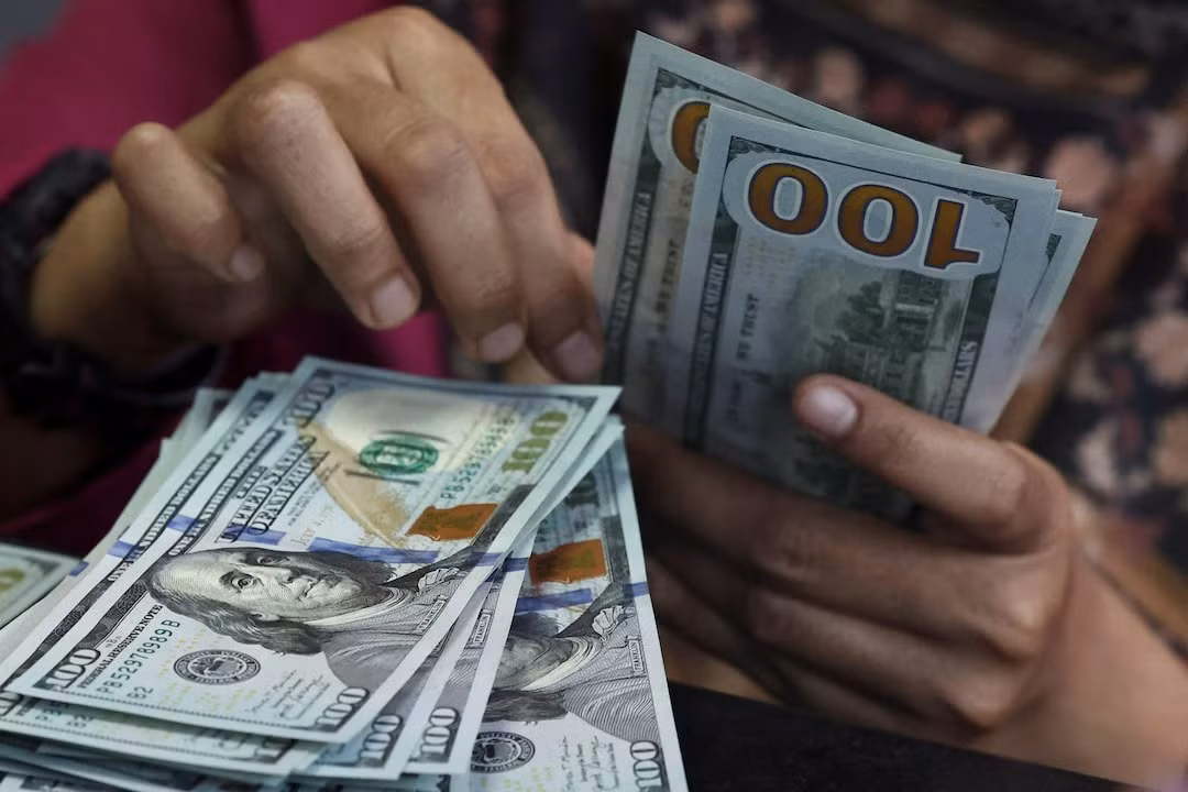 Đồng USD giảm, cổ phiếu vọt tăng giữa bão thuế quan.
