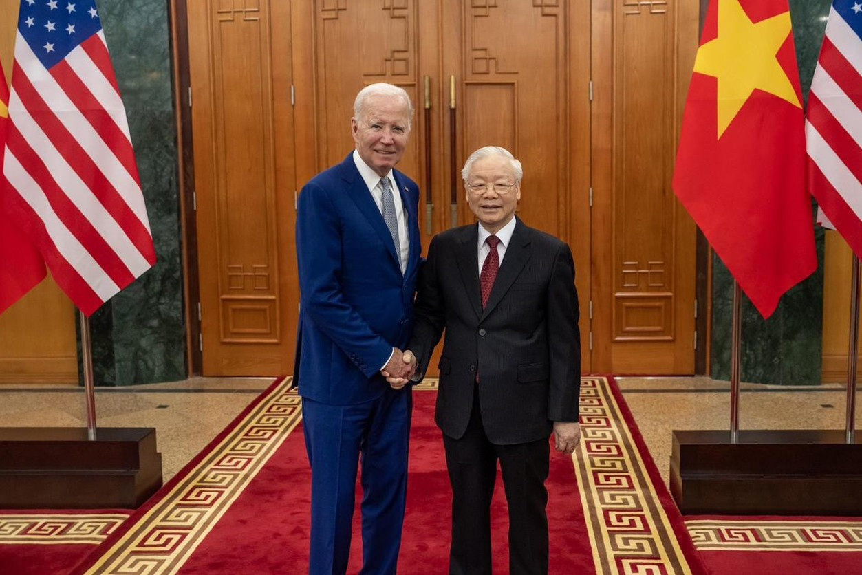 Tổng Bí thư Nguyễn Phú Trọng tiếp đón Tổng thống Mỹ Joe Biden sang thăm cấp Nhà nước tới Việt Nam năm 2023. Tổng Bí thư Nguyễn Phú Trọng tiếp đón Tổng thống Mỹ Joe Biden sang thăm cấp Nhà nước tới Việt Nam năm 2023.