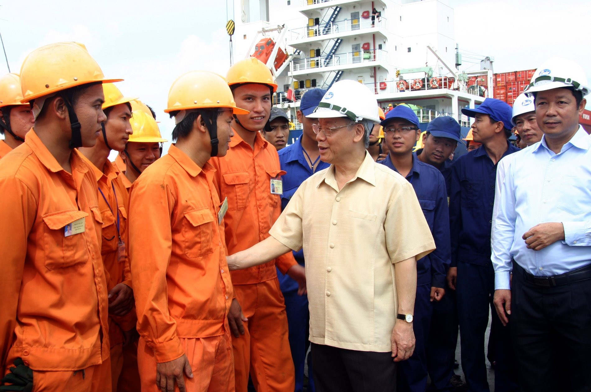 Tổng Bí thư Nguyễn Phú Trọng thăm các doanh nghiệp và gặp gỡ các doanh nhân. Tổng Bí thư Nguyễn Phú Trọng thăm các doanh nghiệp và gặp gỡ các doanh nhân.