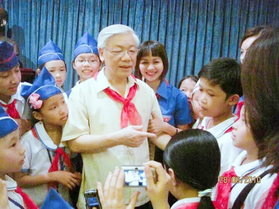 Tổng Bí thư Nguyễn Phú Trọng (khi đó là Chủ tịch Quốc hội) tại Đại hội Cháu ngoan Bác Hồ toàn quốc năm 2010 Tổng Bí thư Nguyễn Phú Trọng (khi đó là Chủ tịch Quốc hội) tại Đại hội Cháu ngoan Bác Hồ toàn quốc năm 2010