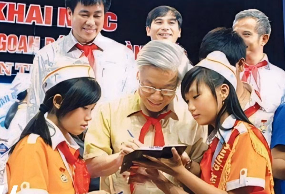 Tổng Bí thư Nguyễn Phú Trọng (khi đó là Chủ tịch Quốc hội) tại Đại hội Cháu ngoan Bác Hồ toàn quốc năm 2010