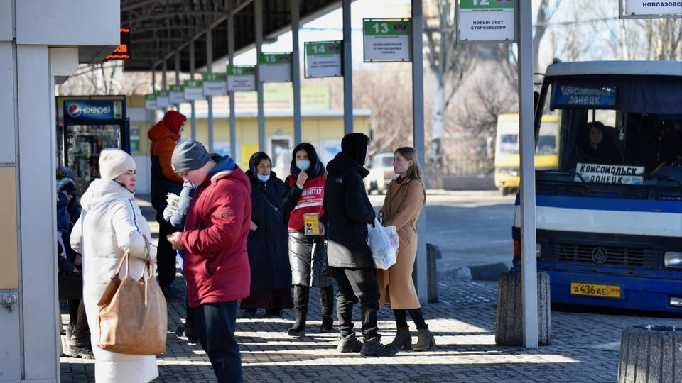 Người dân Donetsk phải đi sơ tán do xung đột bùng phát. Ảnh: Ruptly Người dân Donetsk phải đi sơ tán do xung đột bùng phát. Ảnh: Ruptly