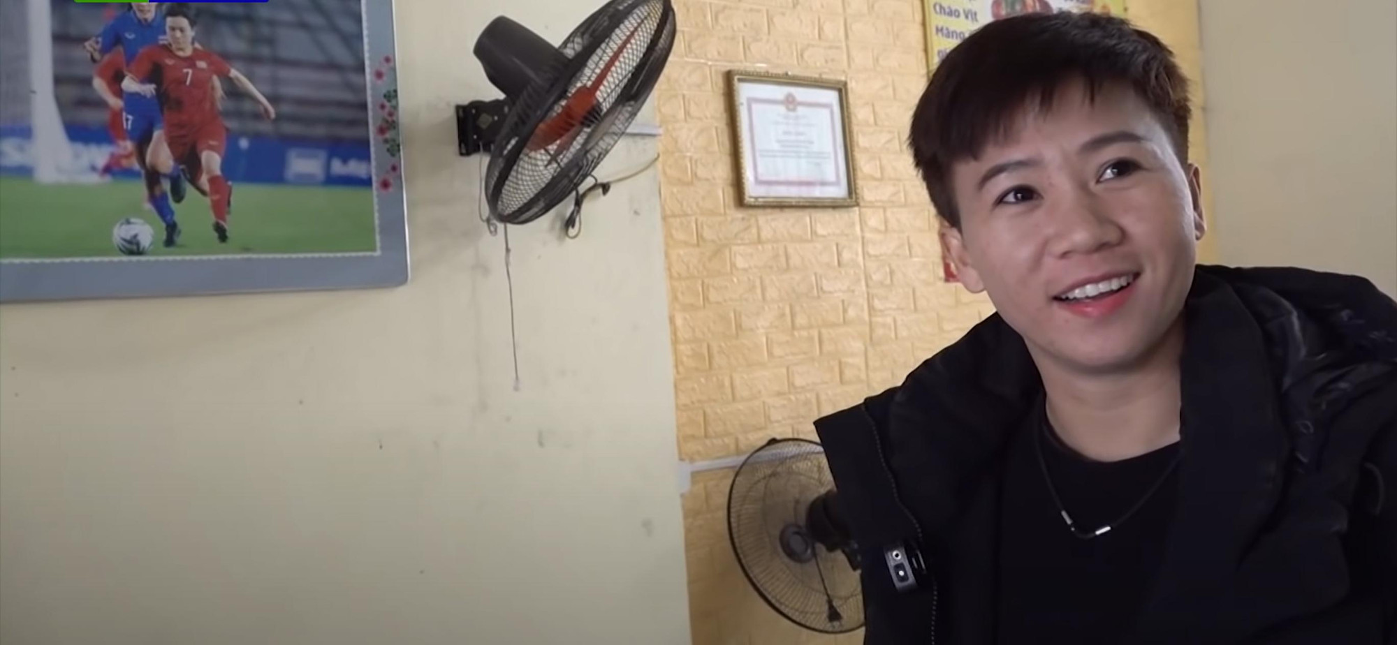 Tuyết Dung nói về bức ảnh với Taneekarn Dangda ở chung kết SEA Games 2019. Tuyết Dung nói về bức ảnh với Taneekarn Dangda ở chung kết SEA Games 2019.