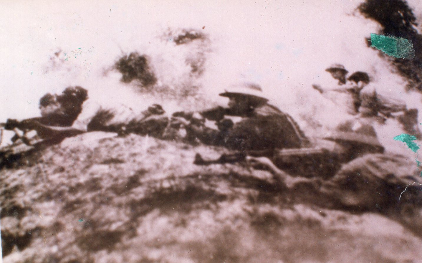 Tiểu đội của đồng chí Vũ Hồng Ca (Đồn 303, CANDVT tỉnh Lai Châu) chiến đấu bảo vệ biên giới phía Bắc, tháng 2/1979