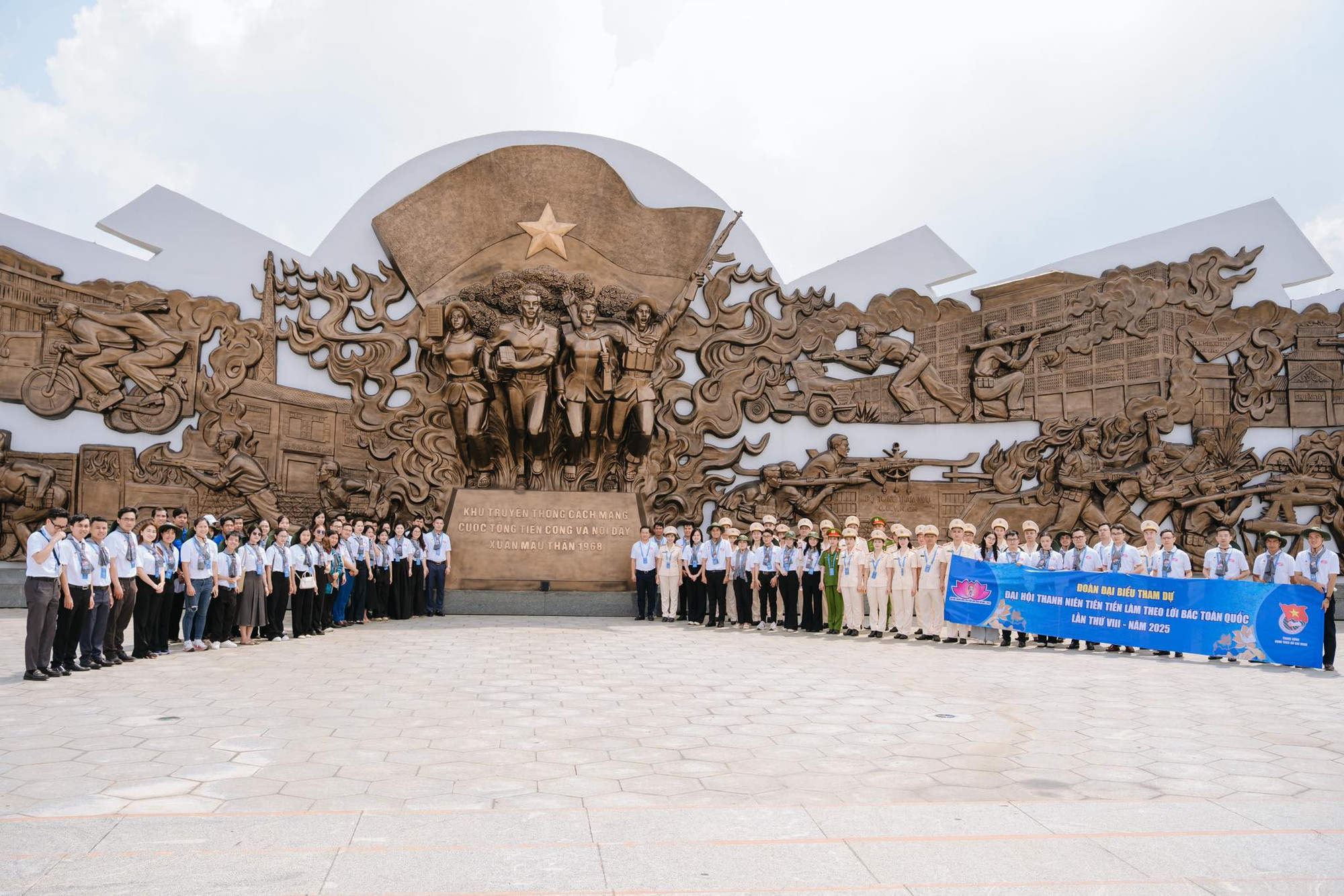 Đại biểu Đại hội Thanh niên tiên tiến làm theo lời Bác lần thứ VIII, năm 2025 tham quan "địa chỉ đỏ" tiếp thêm niềm tự hào dân tộc. Ảnh: BTC