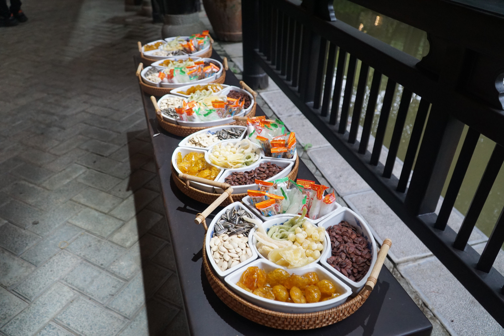 Hoặc được nếm thử vài món mứt, hạt bí mà người dân quê chuẩn bị cho khách tới thăm Hoặc được nếm thử vài món mứt, hạt bí mà người dân quê chuẩn bị cho khách tới thăm