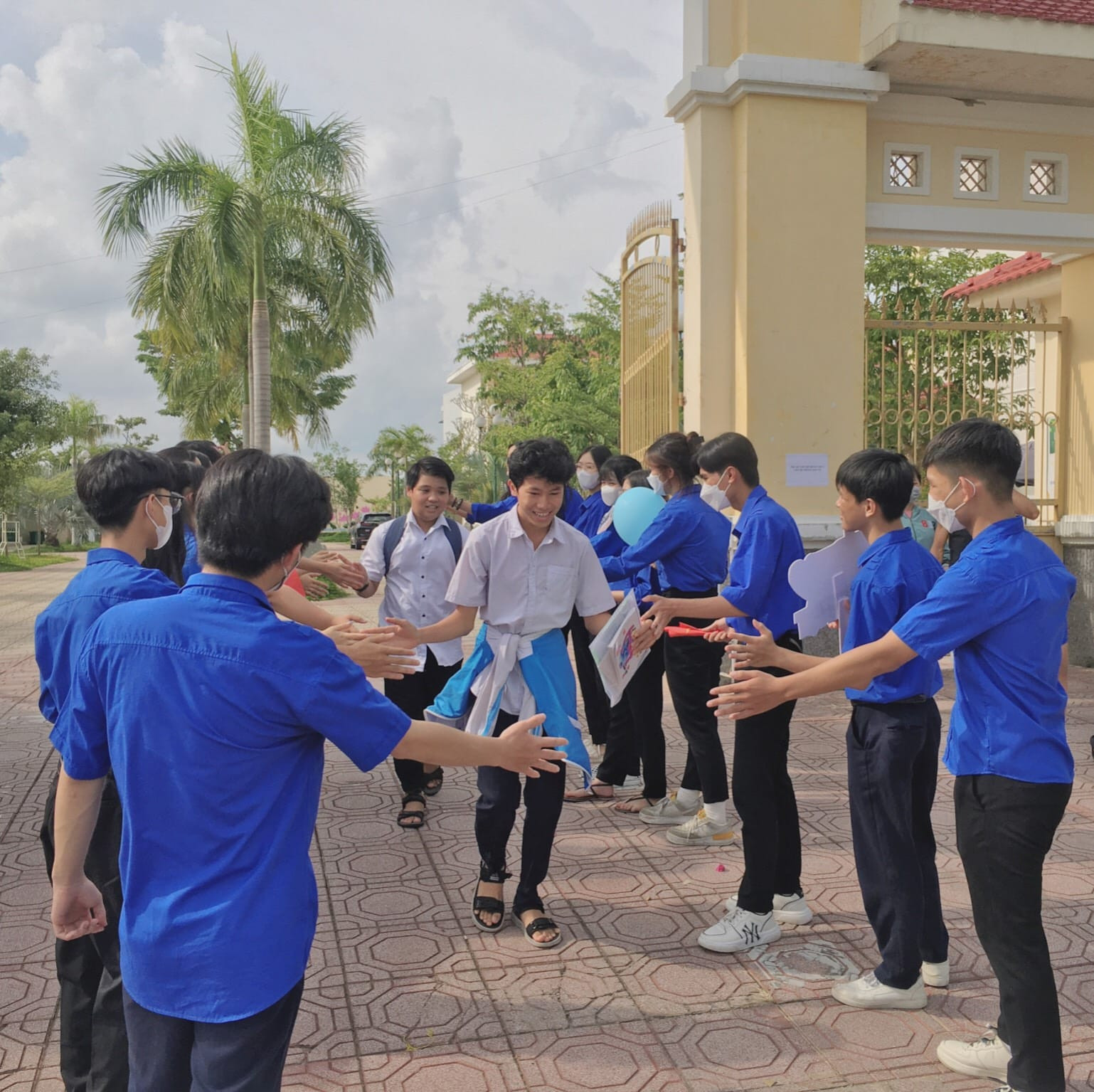 Gần 1.000 tình nguyện viên tham gia hỗ trợ kỳ thi tuyển sinh lớp 10 ở Kon Tum Gần 1.000 tình nguyện viên tham gia hỗ trợ kỳ thi tuyển sinh lớp 10 ở Kon Tum