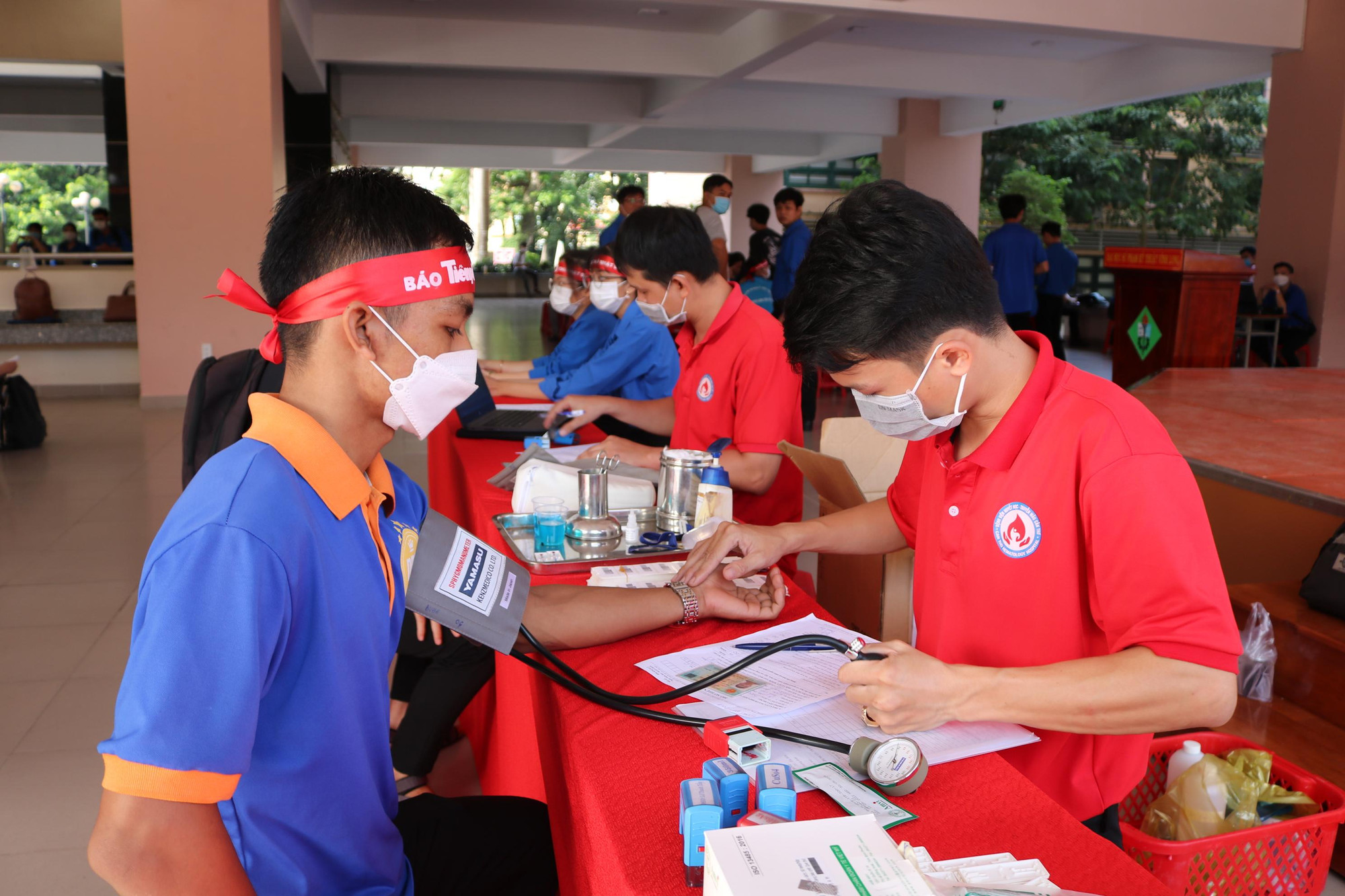 Một vài thủ tục kiểm tra sức khoẻ trước khi sẻ chia giọt hồng - Ảnh: Kim Hà. Một vài thủ tục kiểm tra sức khoẻ trước khi sẻ chia giọt hồng - Ảnh: Kim Hà.