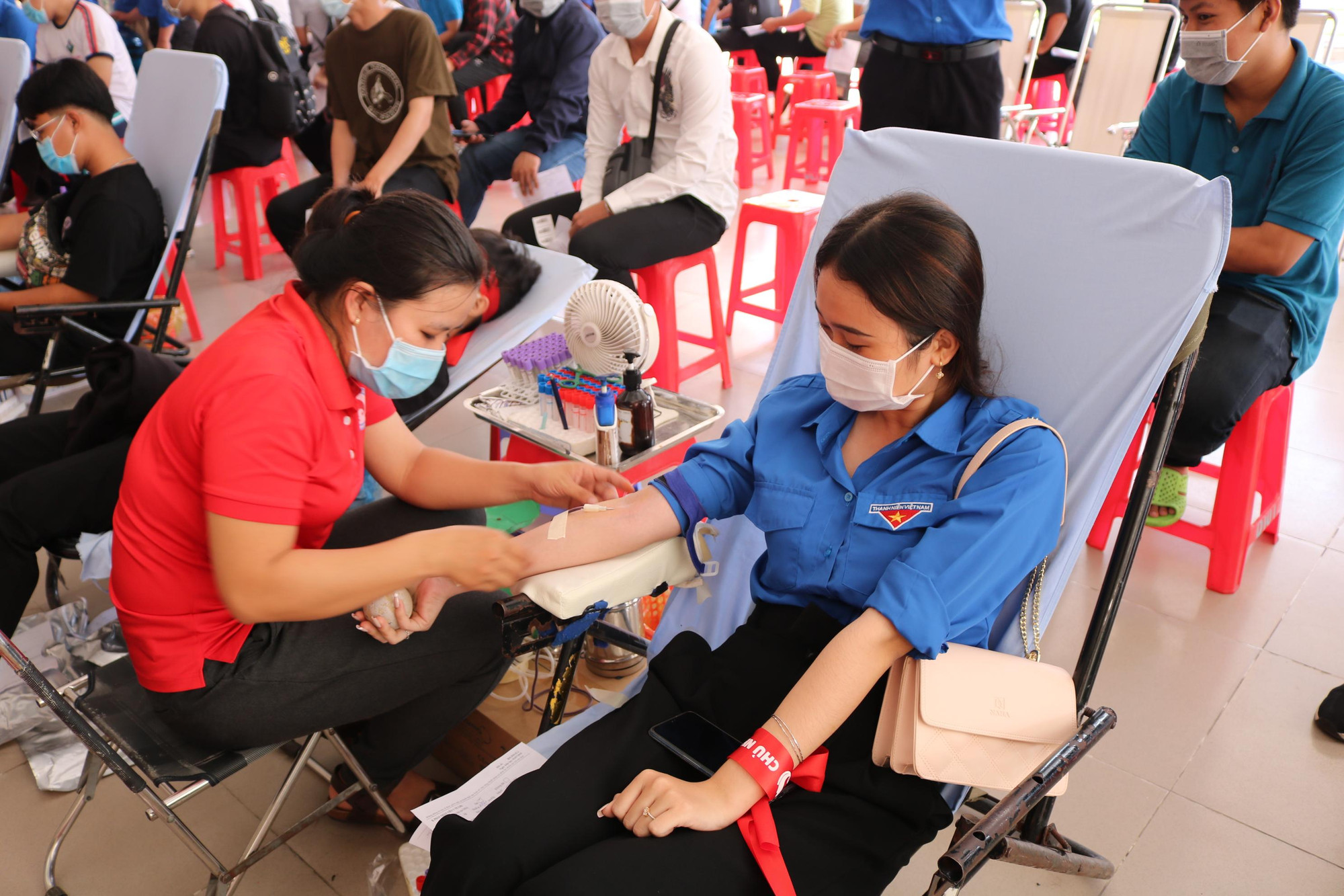 Lê Thị Huỳnh Nhi tại buổi hiến máu Chủ nhật đỏ sáng 16/7 - Ảnh: Kim Hà. Lê Thị Huỳnh Nhi tại buổi hiến máu Chủ nhật đỏ sáng 16/7 - Ảnh: Kim Hà.