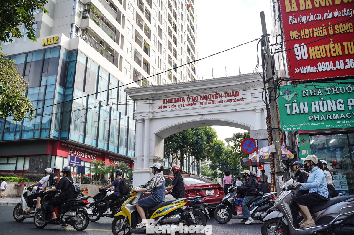 Đường Nguyễn Tuân với nhiều hoạt động sầm uất gần Ngõ 36, Thanh Xuân
