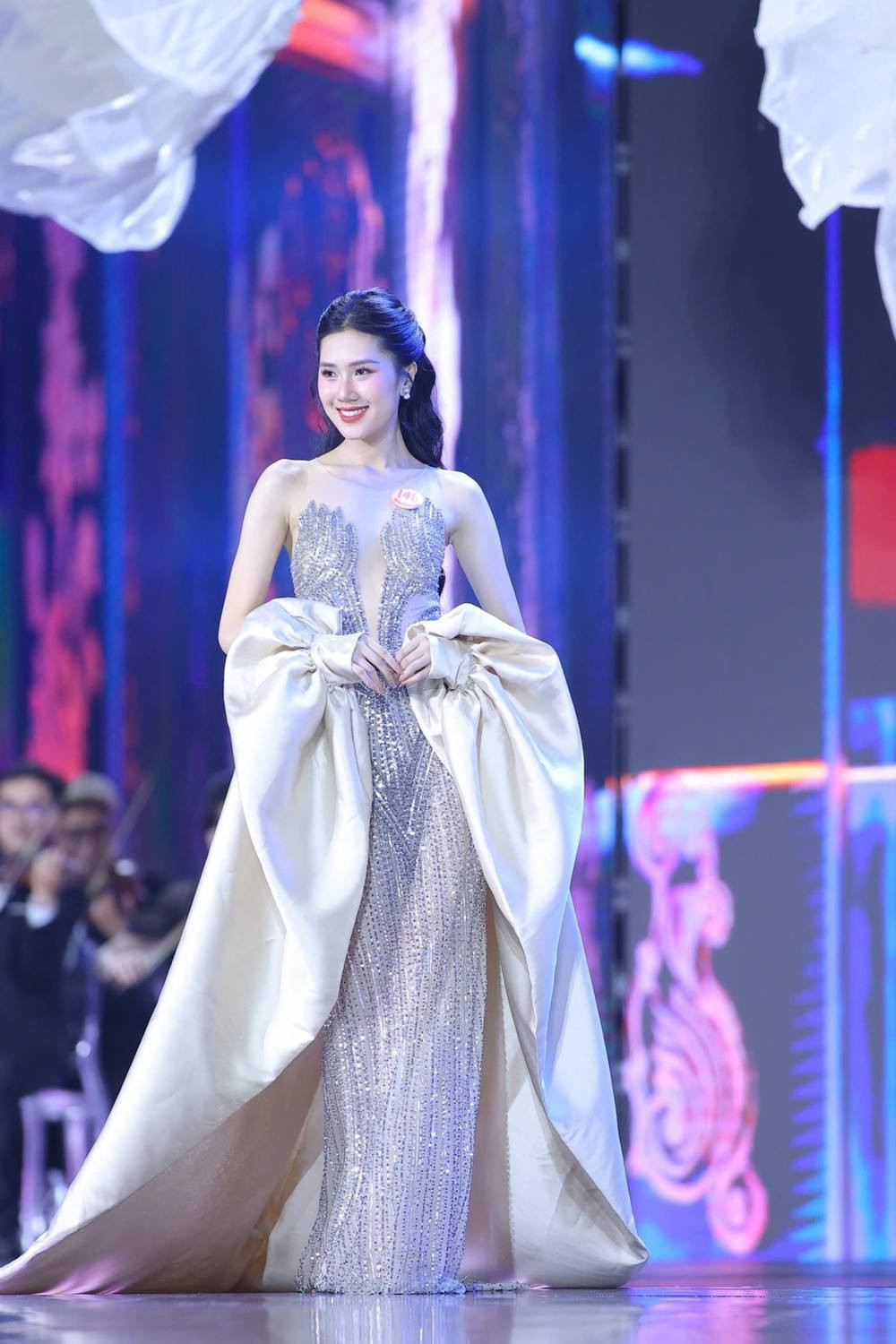 Bùi Thùy Nhiên sinh năm 2002 (Vĩnh Long), tốt nghiệp ngành Du lịch, trường ĐH Văn hóa TP. HCM. Hiện cô đang học văn bằng 2, ngành Quản trị Kinh doanh tại trường ĐH Kinh tế Quốc dân. Người đẹp Thùy Nhiên là Á khôi 1 cuộc thi Hoa khôi Nam Bộ 2022. Bùi Thùy Nhiên sinh năm 2002 (Vĩnh Long), tốt nghiệp ngành Du lịch, trường ĐH Văn hóa TP. HCM. Hiện cô đang học văn bằng 2, ngành Quản trị Kinh doanh tại trường ĐH Kinh tế Quốc dân. Người đẹp Thùy Nhiên là Á khôi 1 cuộc thi Hoa khôi Nam Bộ 2022.