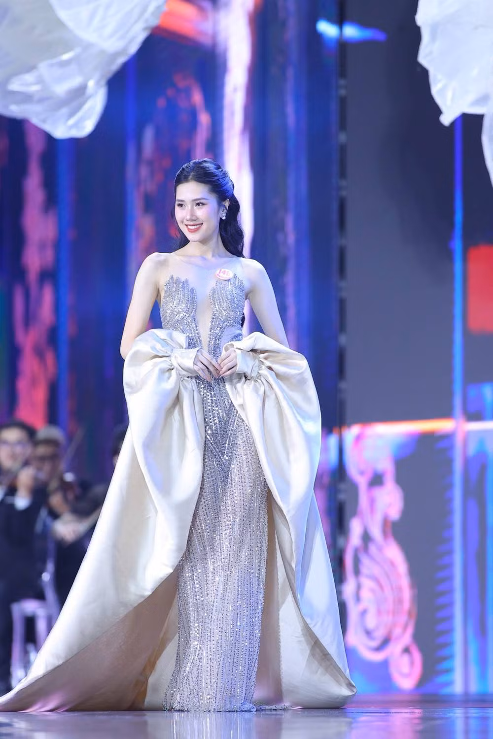 Bùi Thùy Nhiên sinh năm 2002 (Vĩnh Long), tốt nghiệp ngành Du lịch, trường ĐH Văn hóa TP. HCM. Hiện cô đang học văn bằng 2, ngành Quản trị Kinh doanh tại trường ĐH Kinh tế Quốc dân. Người đẹp Thùy Nhiên là Á khôi 1 cuộc thi Hoa khôi Nam Bộ 2022.