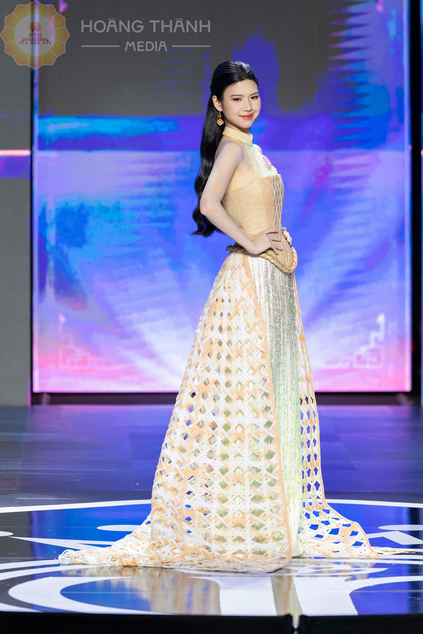 Đến với Hoa hậu Việt Nam 2024, Linh Đan chia sẻ: “Hành trình nào cũng sẽ cho mình nhiều bài học quý giá để trưởng thành hơn. Và ai cũng có mưu cầu được tiến bộ, phát triển, được sống tốt hơn nên việc đi thi Hoa hậu giúp mình tìm kiếm một cơ hội nâng cao bản thân”. Đến với Hoa hậu Việt Nam 2024, Linh Đan chia sẻ: “Hành trình nào cũng sẽ cho mình nhiều bài học quý giá để trưởng thành hơn. Và ai cũng có mưu cầu được tiến bộ, phát triển, được sống tốt hơn nên việc đi thi Hoa hậu giúp mình tìm kiếm một cơ hội nâng cao bản thân”.