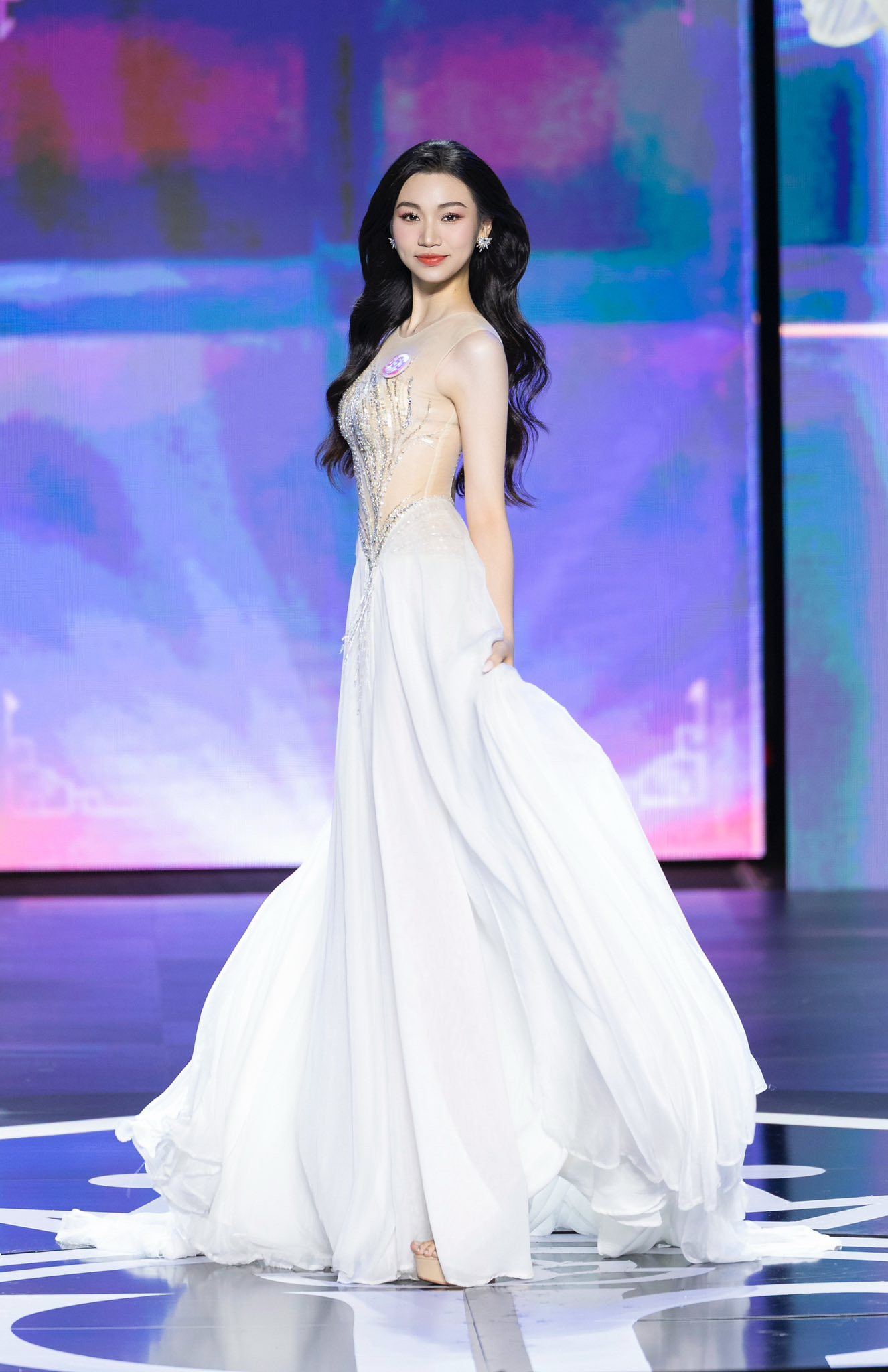 Trần Huyền Cơ có kinh nghiệm làm người mẫu và là Á khôi của trường ĐH Tài chính - Marketing 2023.