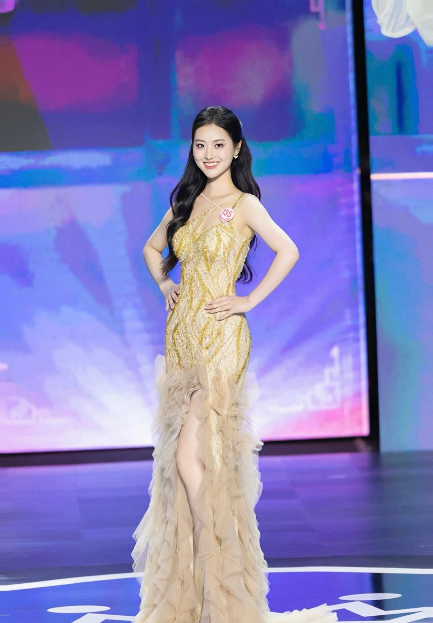 Tú Anh gây ấn tượng với câu chuyện tích cực giảm cân trong vòng 3 tháng, từ 55 kg xuống còn hơn 49 kg để tham gia Hoa hậu Việt Nam 2024.