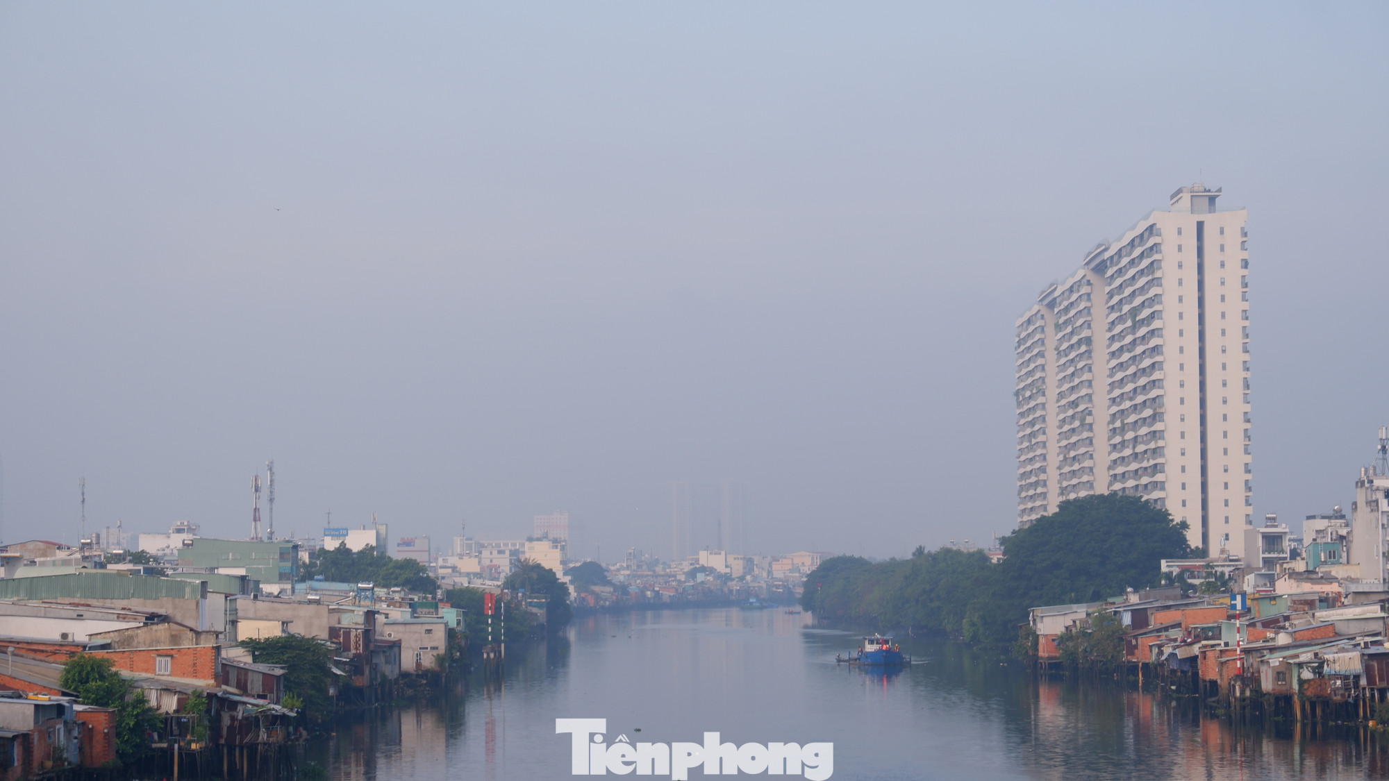 Sương mù xuất hiện nhiều trên các khu vực ven sông, kênh, rạch ở TPHCM.