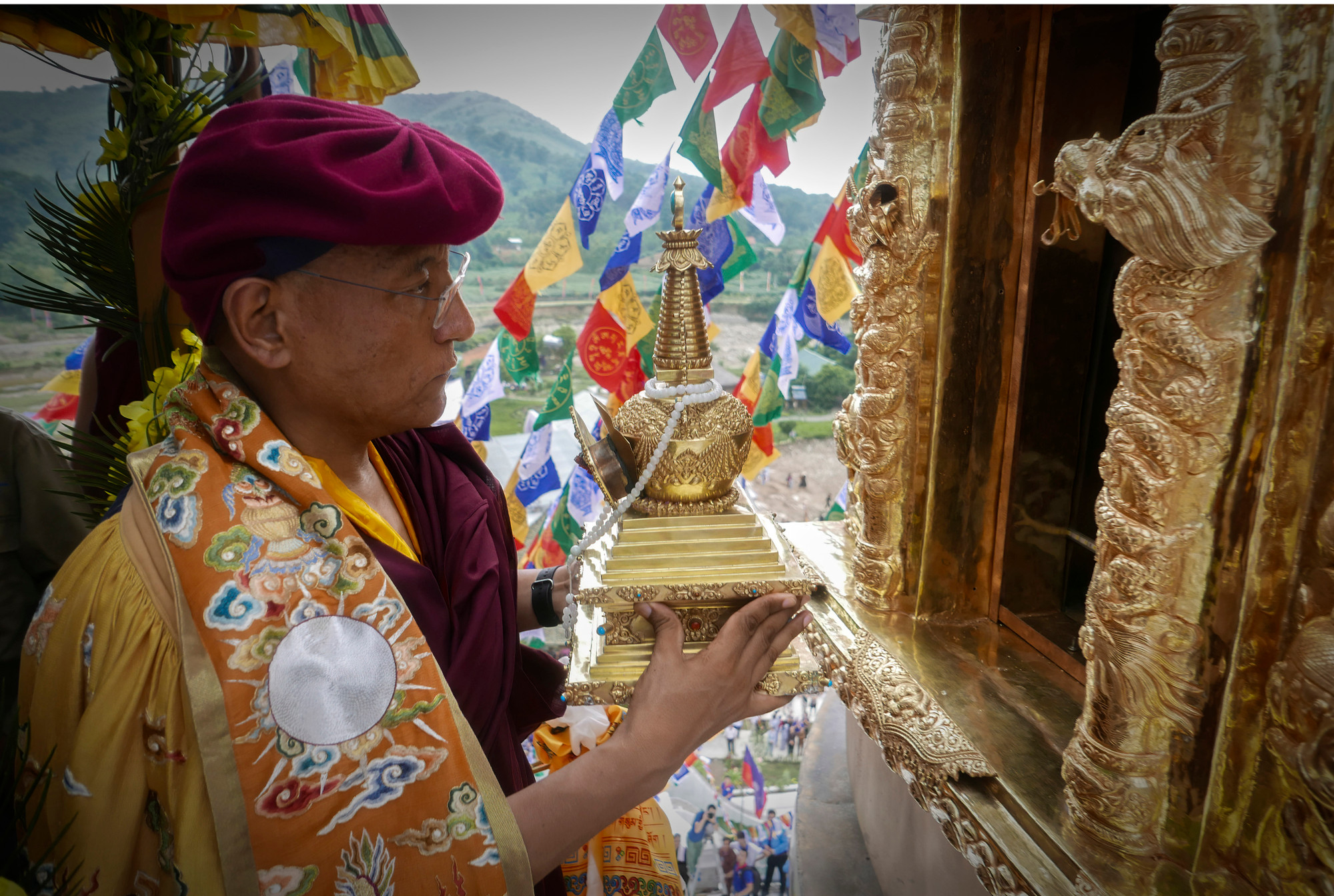 Đại bảo tháp Tây Thiên được Đức Gyalwang Drukpa - người đứng đầu Phật giáo Kim Cương thừa Drukpa - lựa chọn địa điểm, thiết kế, xây dựng, gia trì yểm tâm, an vị xá lợi Phật. Ảnh: DRUKPA VIỆT NAM.