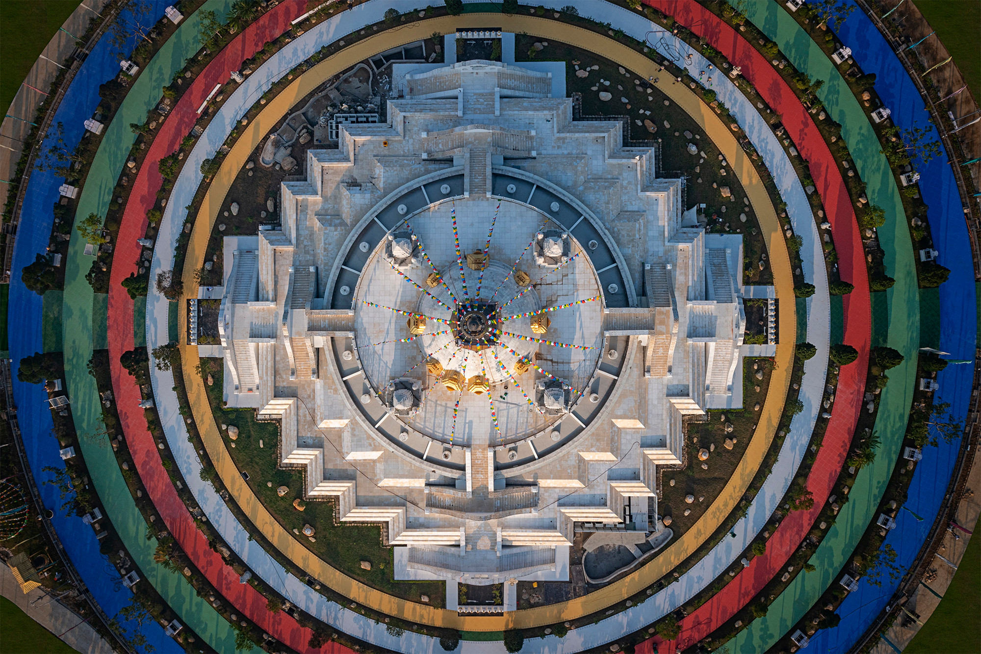 Đại bảo tháp Mandala Tây Thiên cao 29 m là công trình kiến trúc Phật giáo độc đáo theo phong cách Kim Cương thừa được khởi công từ 2011 và vẫn tiếp tục được hoàn thiện về chi tiết. Công trình thu hút du khách hành hương bởi sự tráng lệ, trau chuốt tỉ mỉ và cả những ý nghĩa tâm linh ẩn sau từng biểu tượng kiến trúc, mỹ thuật. Đây cũng là nơi diễn ra những lễ hội Phật giáo hàng năm mang màu sắc Kim Cương thừa độc đáo.