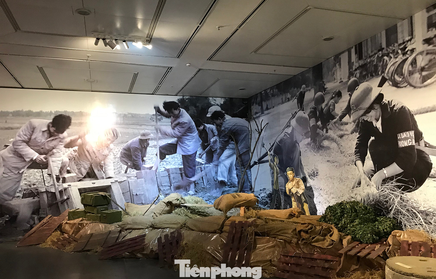 Những hình ảnh, tư liệu về năm tháng hào hùng trong kháng chiến của quân, dân Thủ đô. Ảnh: Trường Phong.