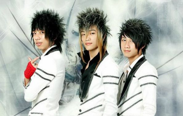 HKT thời thảm họa về tóc tai, trang phục.