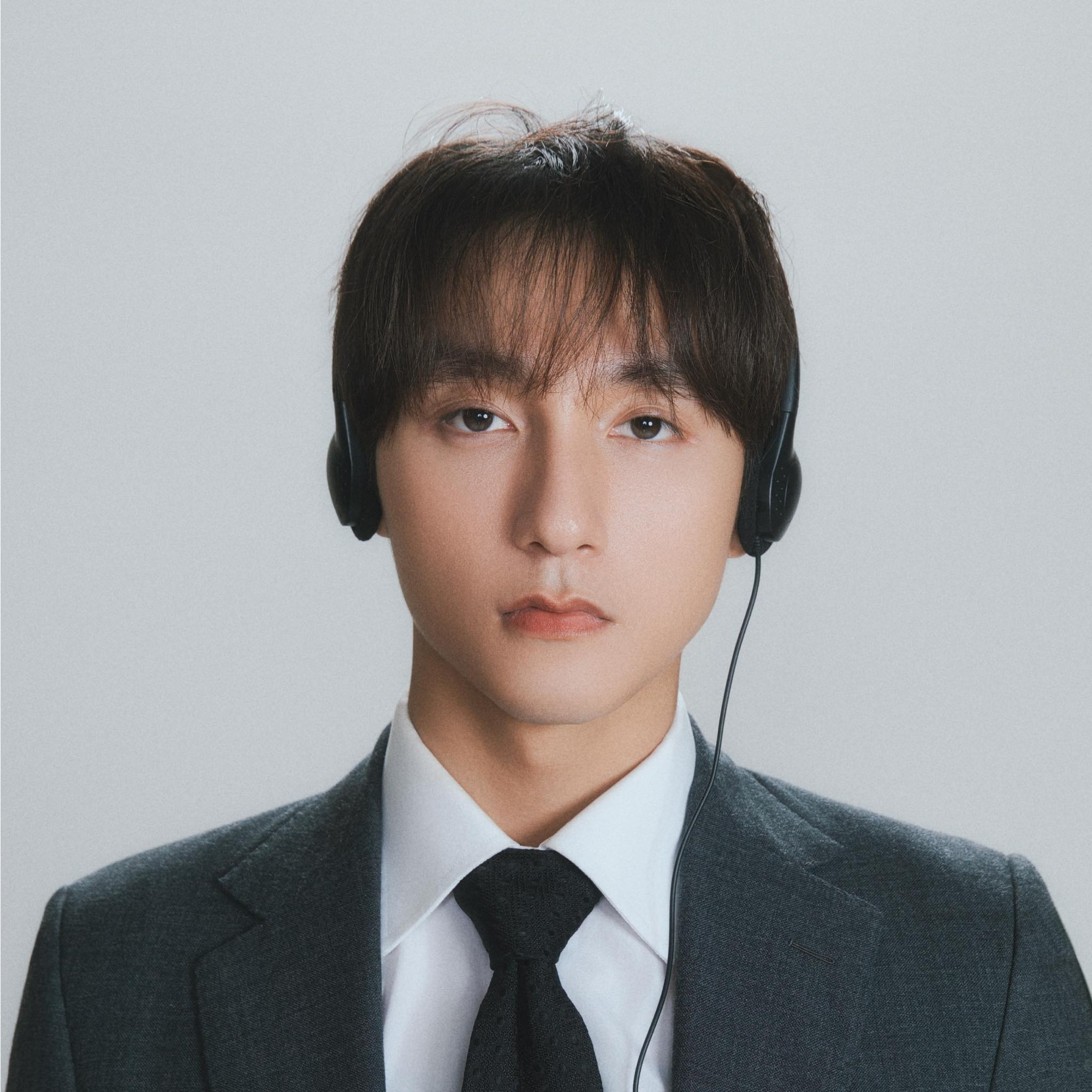 Hieuthuhai trỗi dậy mạnh mẽ nhưng khó lật được Sơn Tùng ở các hạng mục quan trọng. Hieuthuhai trỗi dậy mạnh mẽ nhưng khó lật được Sơn Tùng ở các hạng mục quan trọng.