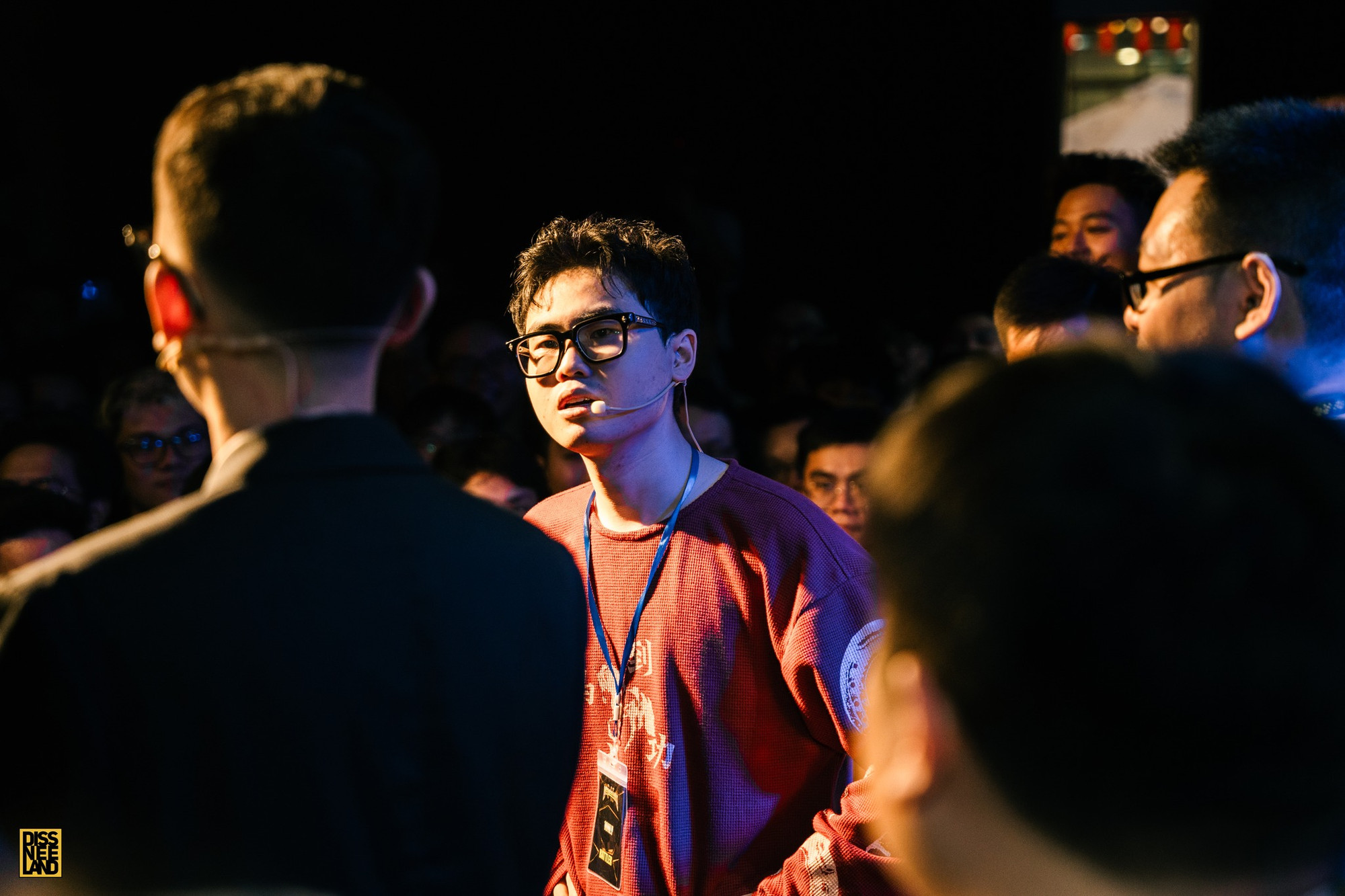 Rapper 1ONLY (trái), người khiến Độ Mixi bức xúc.