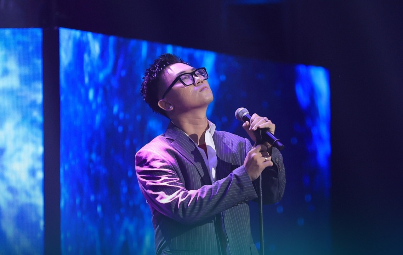 Dick là rapper kinh nghiệm bậc nhất trong dàn thí sinh ở Rap Việt mùa 3. Anh phát huy sở trường ở các sản phẩm storytelling, đánh vào cảm xúc khán giả. Kỹ năng viết Lyrics, biến chuyển flow của Dick vượt trội so với phần còn lại. Chỉ cần giữ phong độ như vòng Bứt phá, cơ hội để Dick chiến thắng hoàn toàn rộng mở.