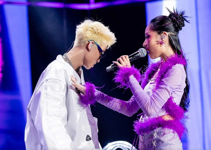 Shayda (phải) thắng YP vòng đối đầu.