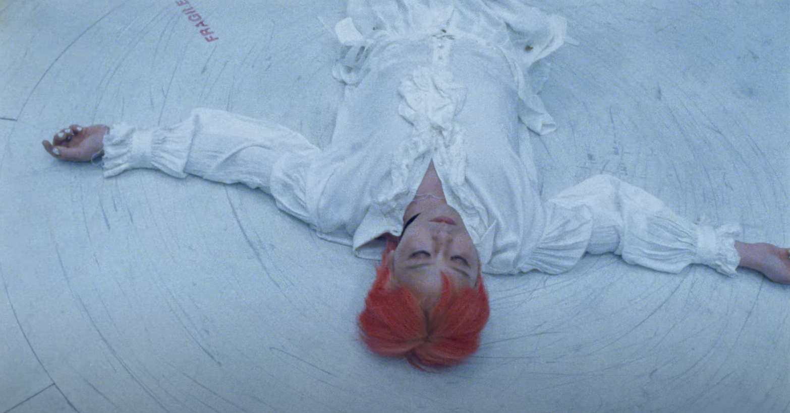 Sau những biến cố, G-Dragon đứng dậy và tiếp tục sự nghiệp của một ông vua Kpop. Sau những biến cố, G-Dragon đứng dậy và tiếp tục sự nghiệp của một ông vua Kpop.