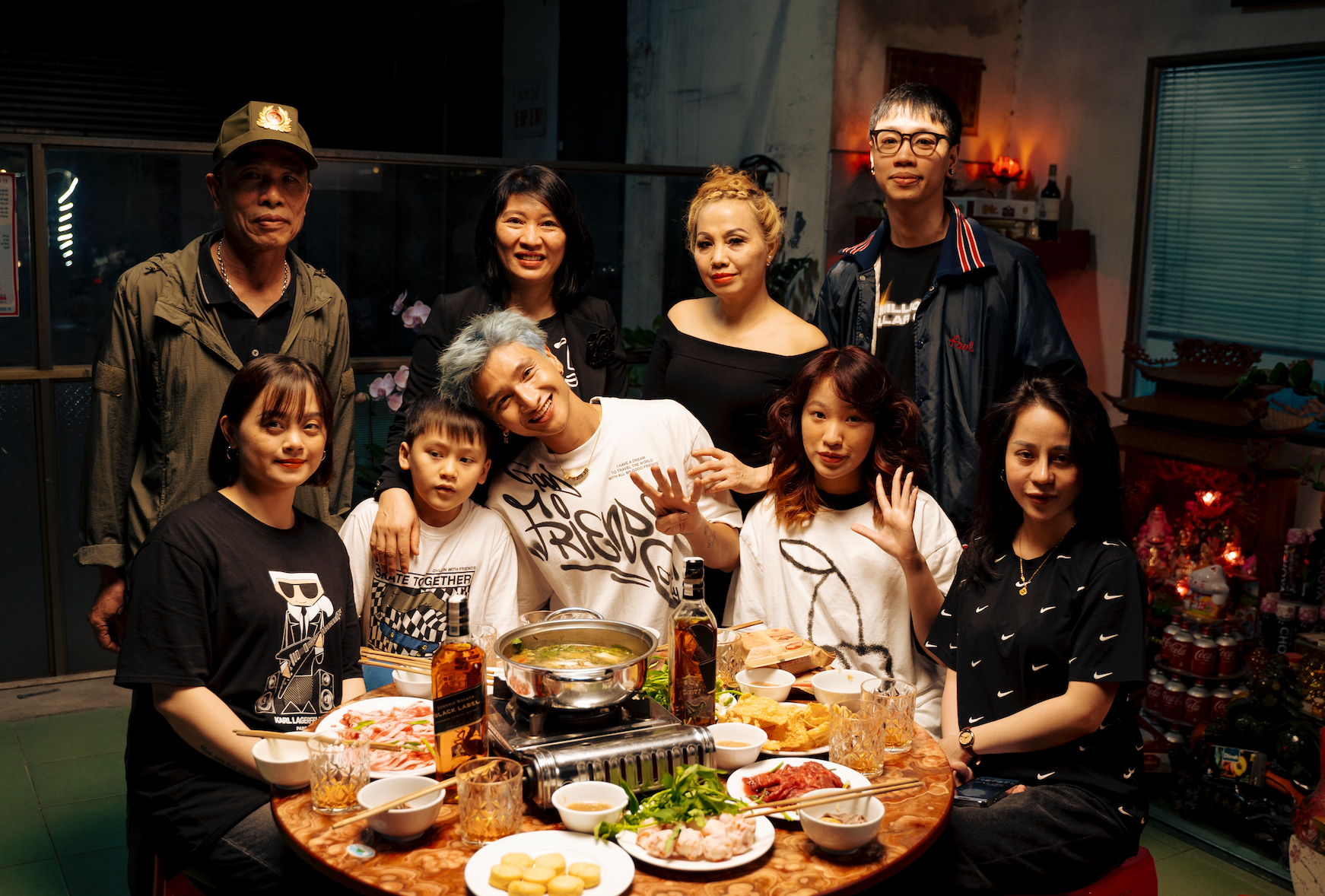 16 Typh trong MV mới. 16 Typh trong MV mới.