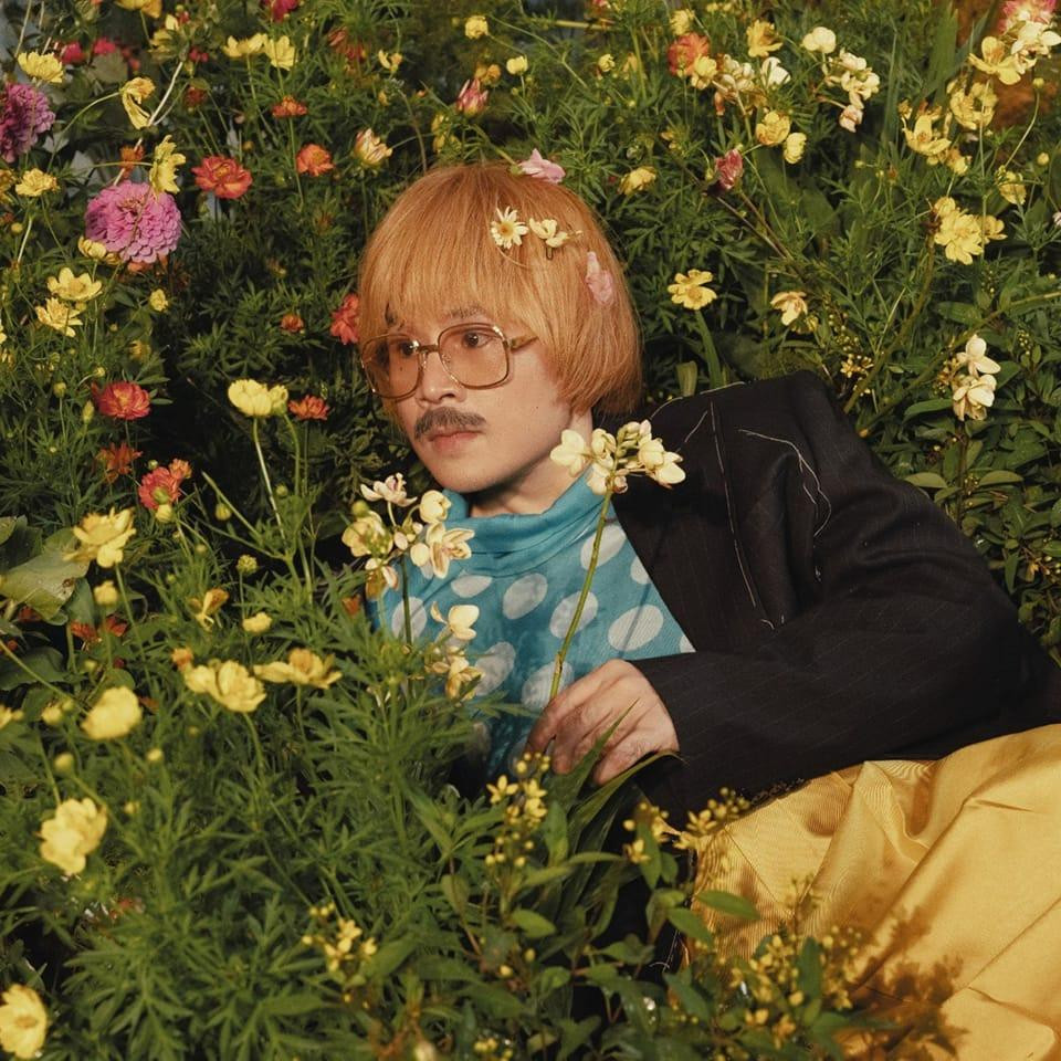 Binz thay đổi hình tượng trong MV mới.