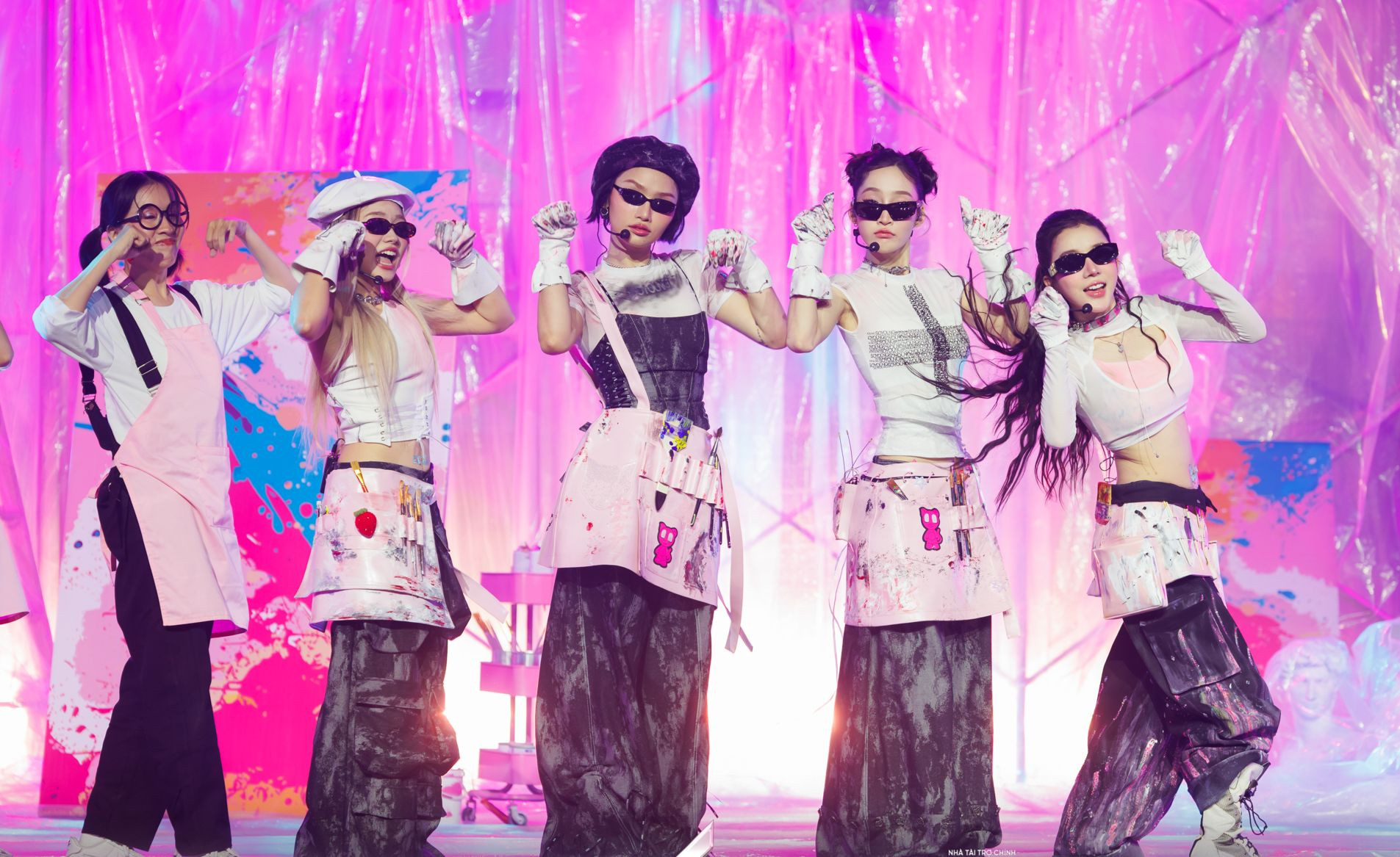 Danmy và LyLy, 2 thành viên trong đội Miu Lê, bị loại.