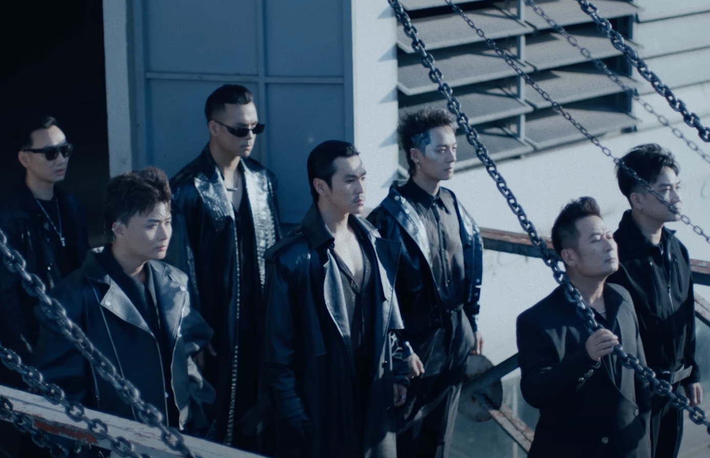 Nhiều hình ảnh ấn tượng trong MV Hỏa ca. Nhiều hình ảnh ấn tượng trong MV Hỏa ca.