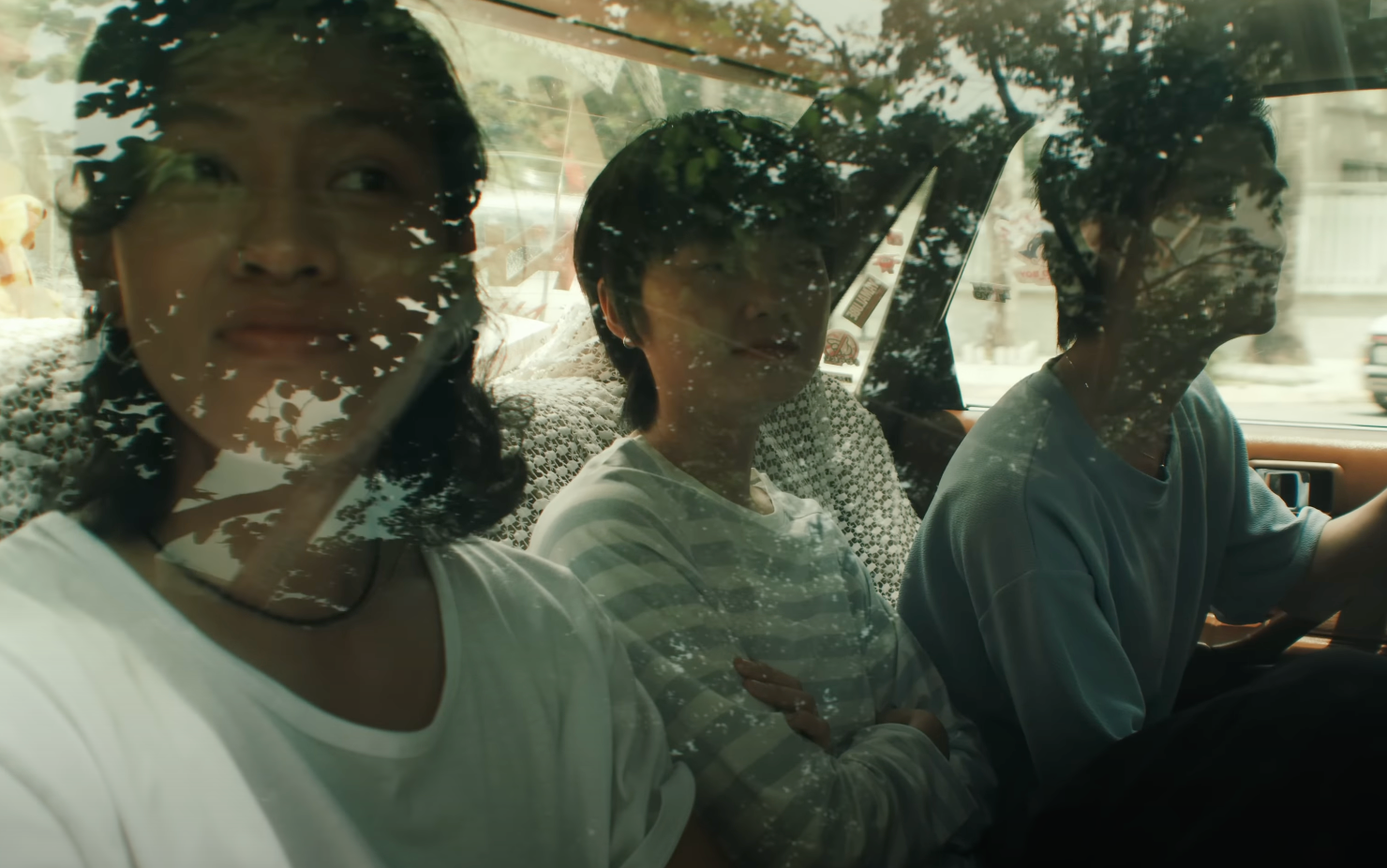 Những MV của Vũ không phô trương hình ảnh nhưng hiệu quả về mặt truyền tải câu chuyện. Đây là một số hình ảnh trong MV Bình yên. Những MV của Vũ không phô trương hình ảnh nhưng hiệu quả về mặt truyền tải câu chuyện. Đây là một số hình ảnh trong MV Bình yên.