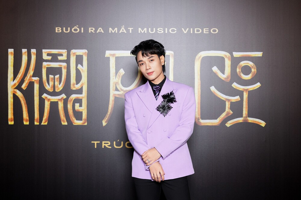 Trúc Nhân trở lại bằng sản phẩm hoành tráng. Trúc Nhân trở lại bằng sản phẩm hoành tráng.