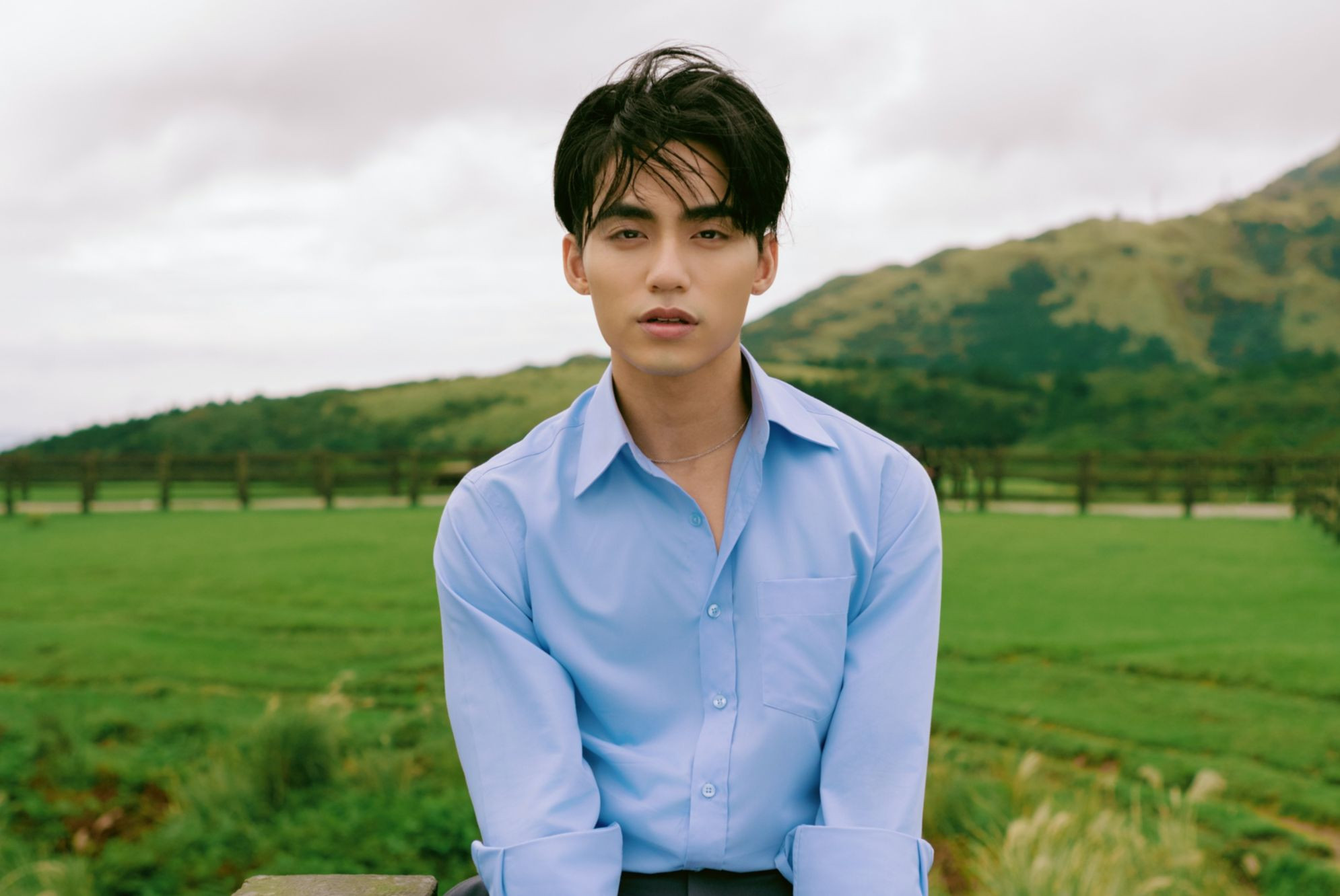 Mono liên tục thử sức các chất liệu âm nhạc. Mono liên tục thử sức các chất liệu âm nhạc.