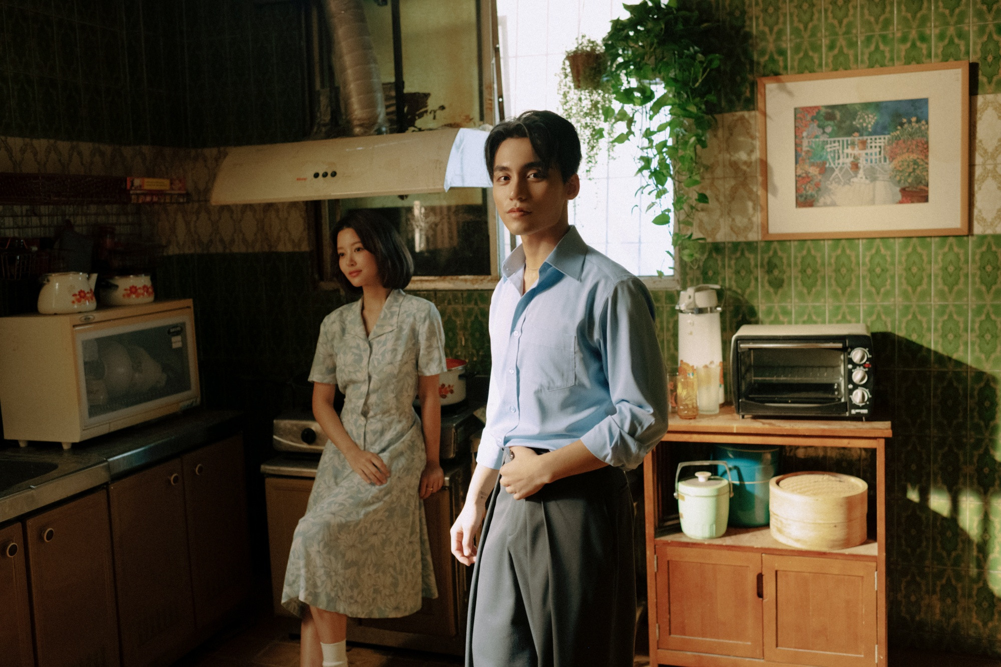 Mono kể câu chuyện xen kẽ quá khứ - thực tại. Mono kể câu chuyện xen kẽ quá khứ - thực tại.