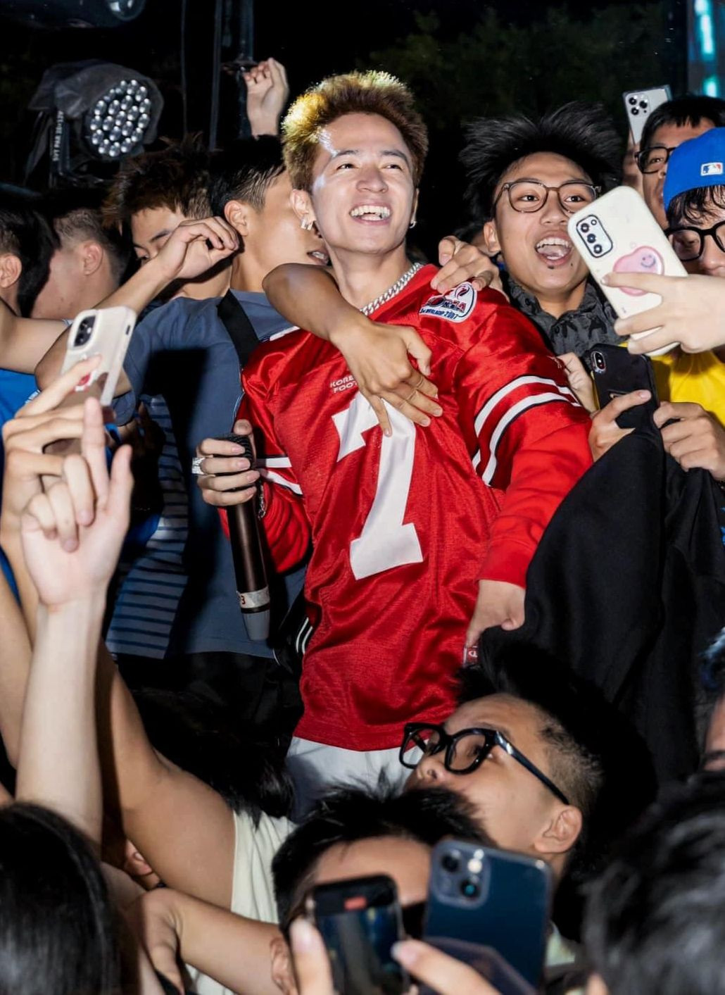 7dnight, người tạo ra cơn sốt Không sao cả. 7dnight, người tạo ra cơn sốt Không sao cả.