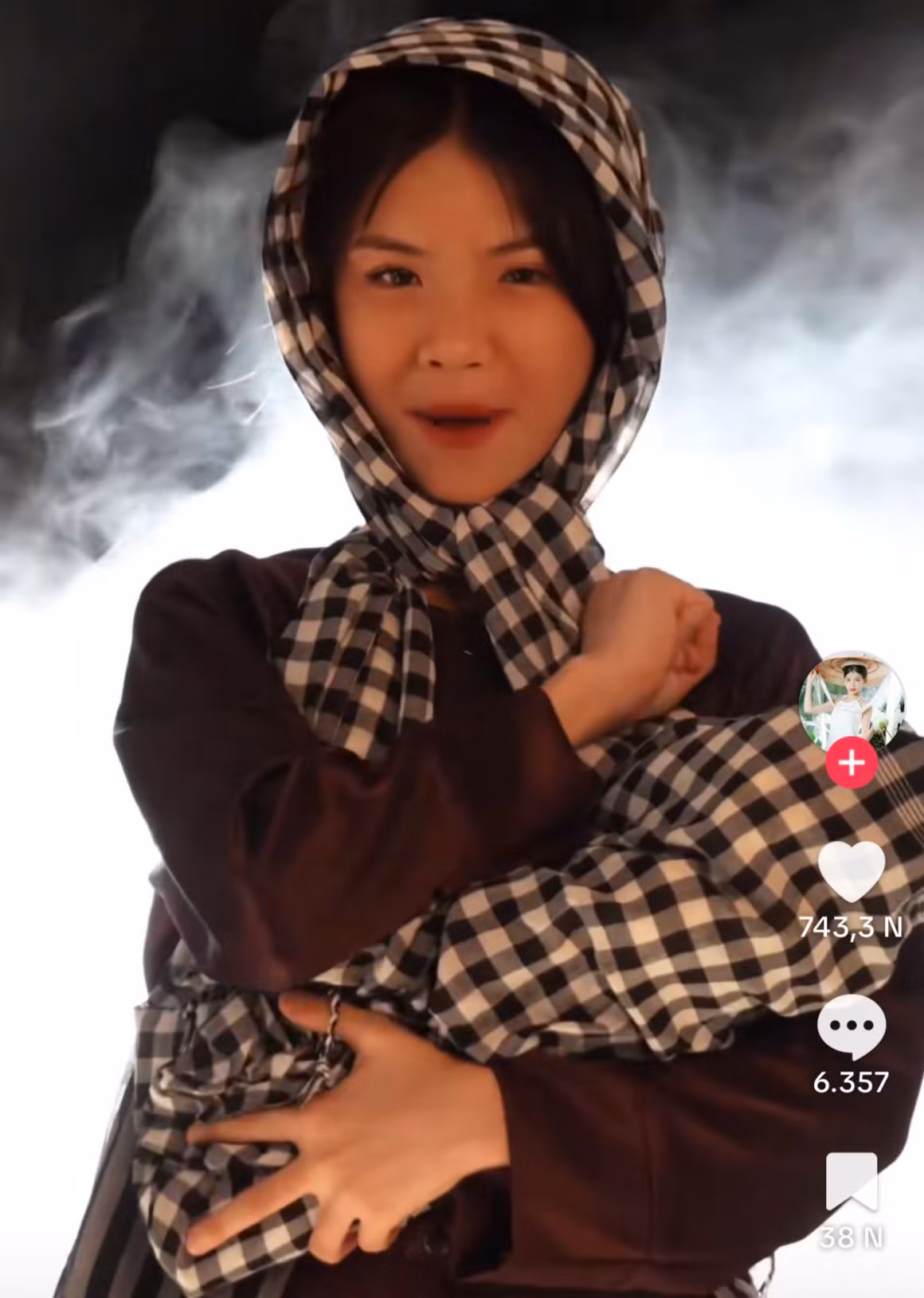 Bản remix i từng tạo cơn sốt "đu trend" biến hình. Bản remix i từng tạo cơn sốt "đu trend" biến hình.