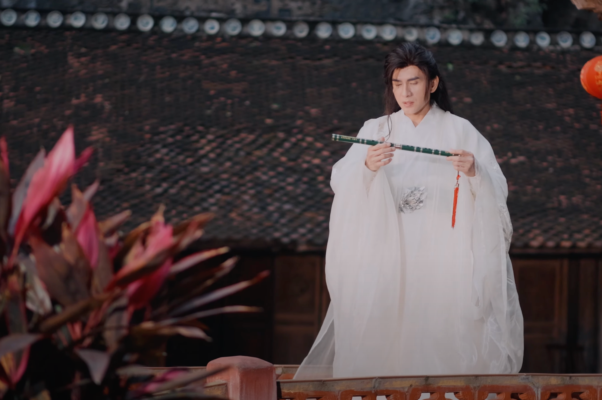 Đan Trường trở lại với MV sở trường màu sắc cổ trang.