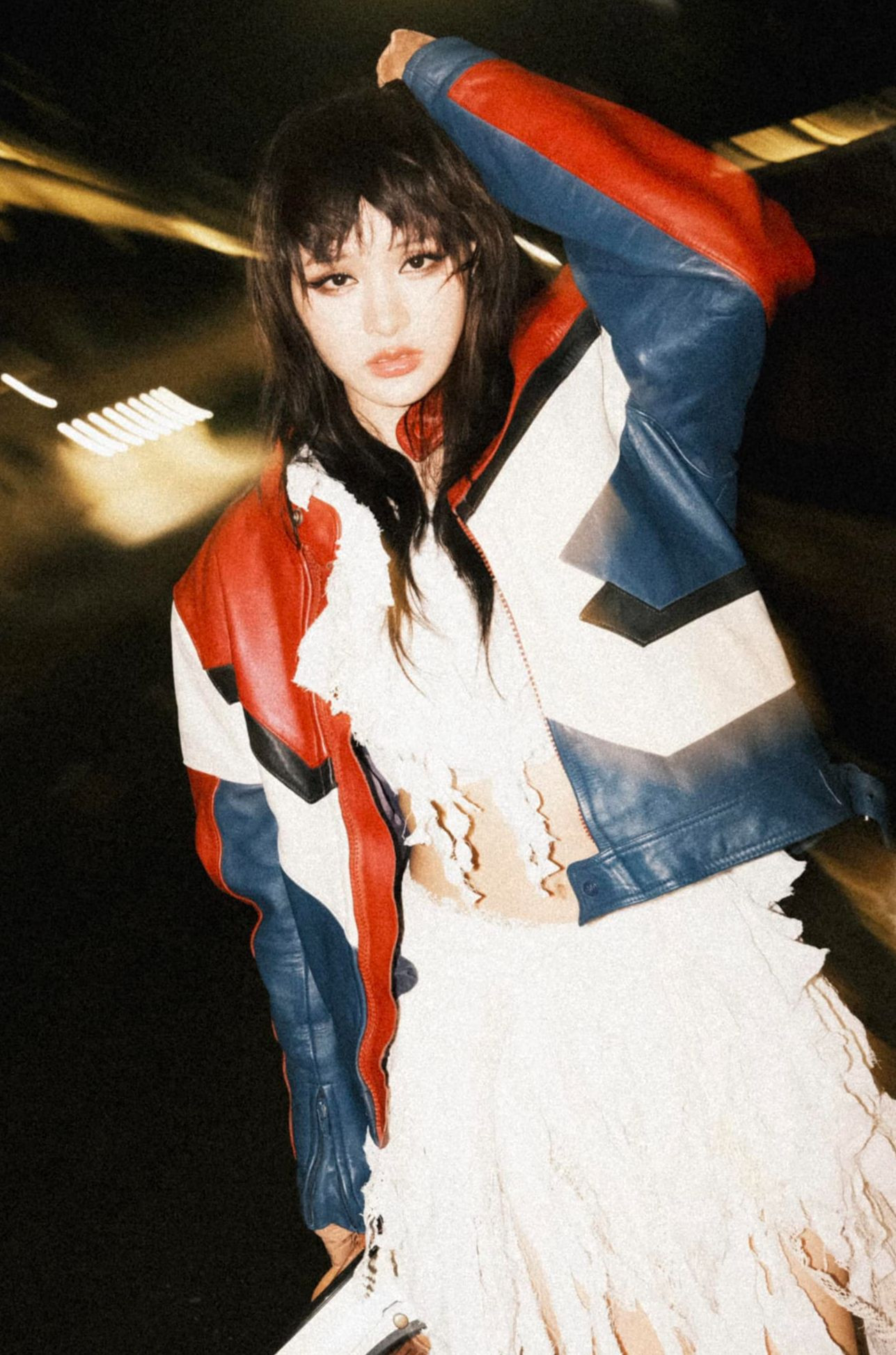 Hiền Hồ vẫn ra nhạc, bất chấp chỉ trích.