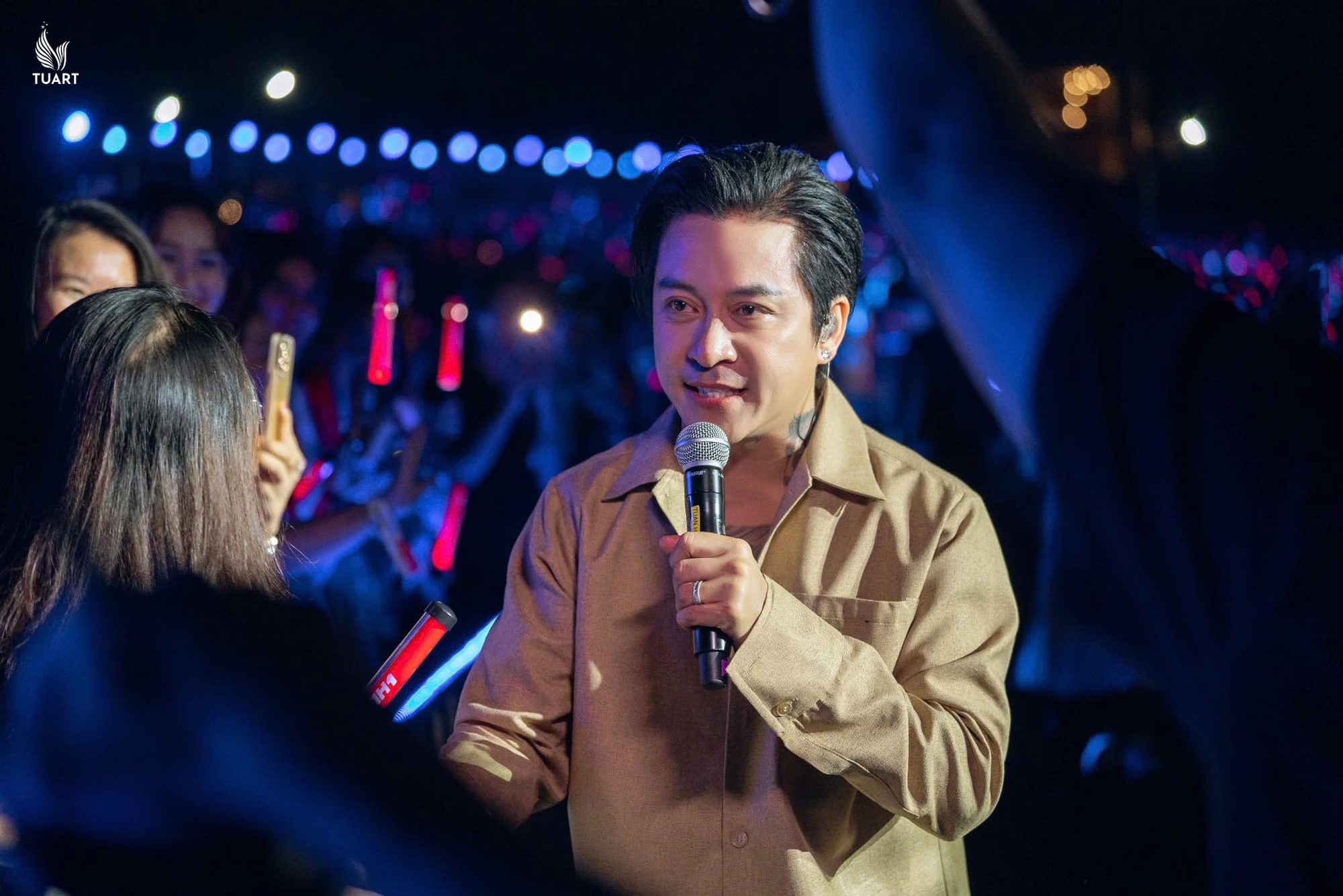 Tuấn Hưng vẫn bền bỉ ở tuổi 46. Tuấn Hưng vẫn bền bỉ ở tuổi 46.