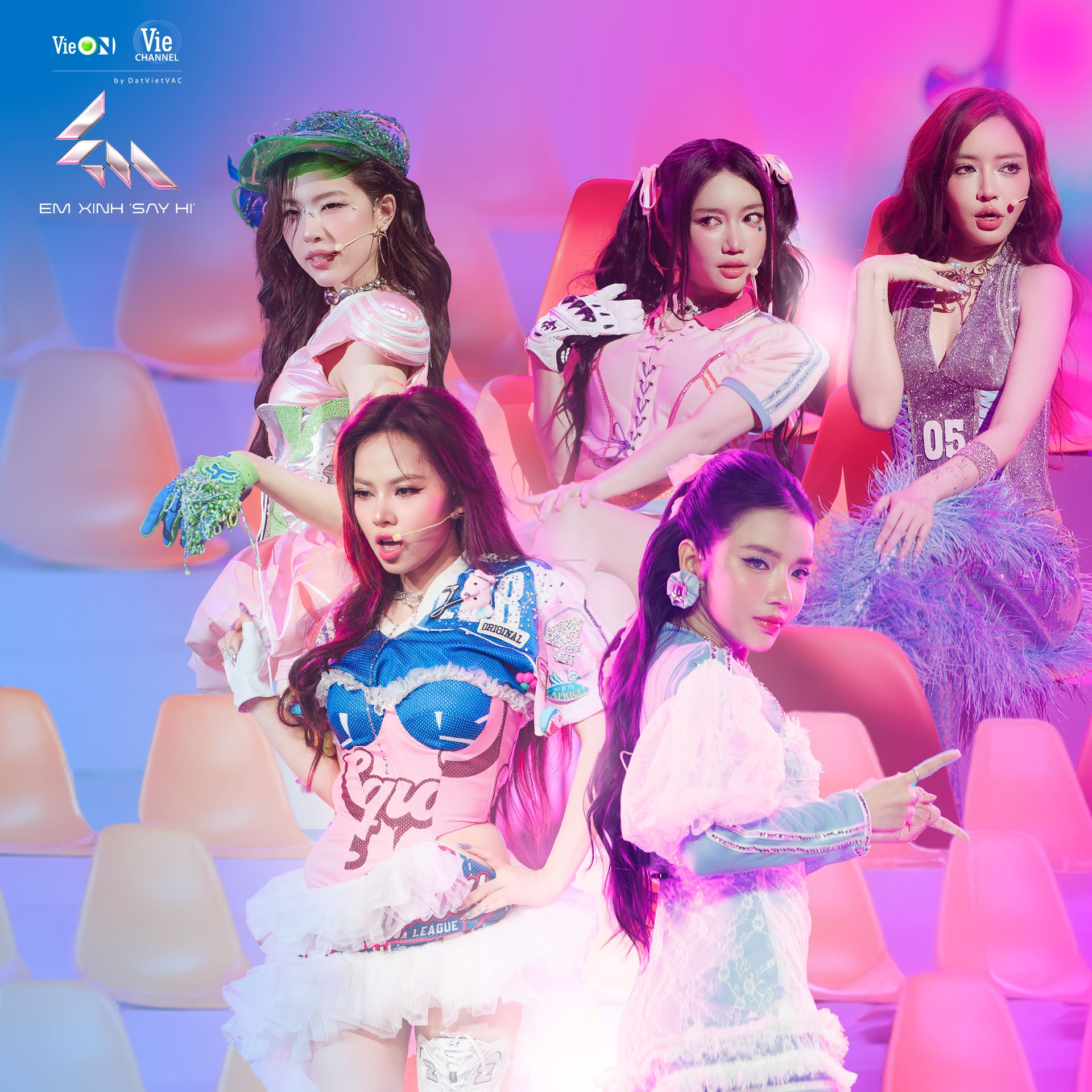 Đội Tiên Tiên vượt trội Bích Phương ở sân khấu đầu tiên. Đội Tiên Tiên vượt trội Bích Phương ở sân khấu đầu tiên.