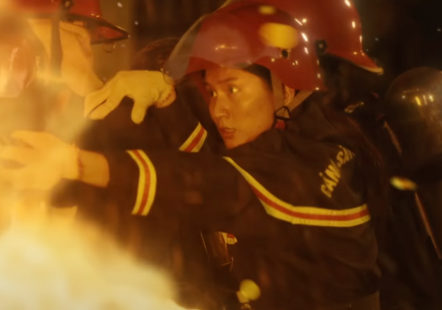 Những hình ảnh xúc động trong MV Vị nhà.