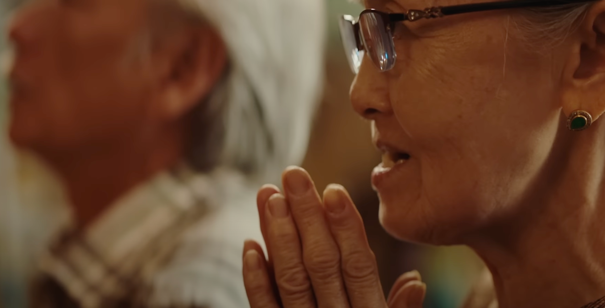 Những hình ảnh xúc động trong MV Vị nhà.