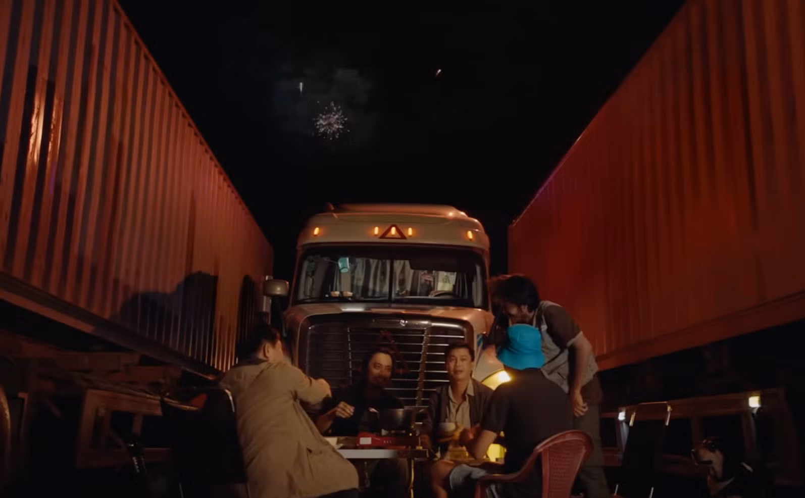 Những hình ảnh xúc động trong MV Vị nhà. Những hình ảnh xúc động trong MV Vị nhà.