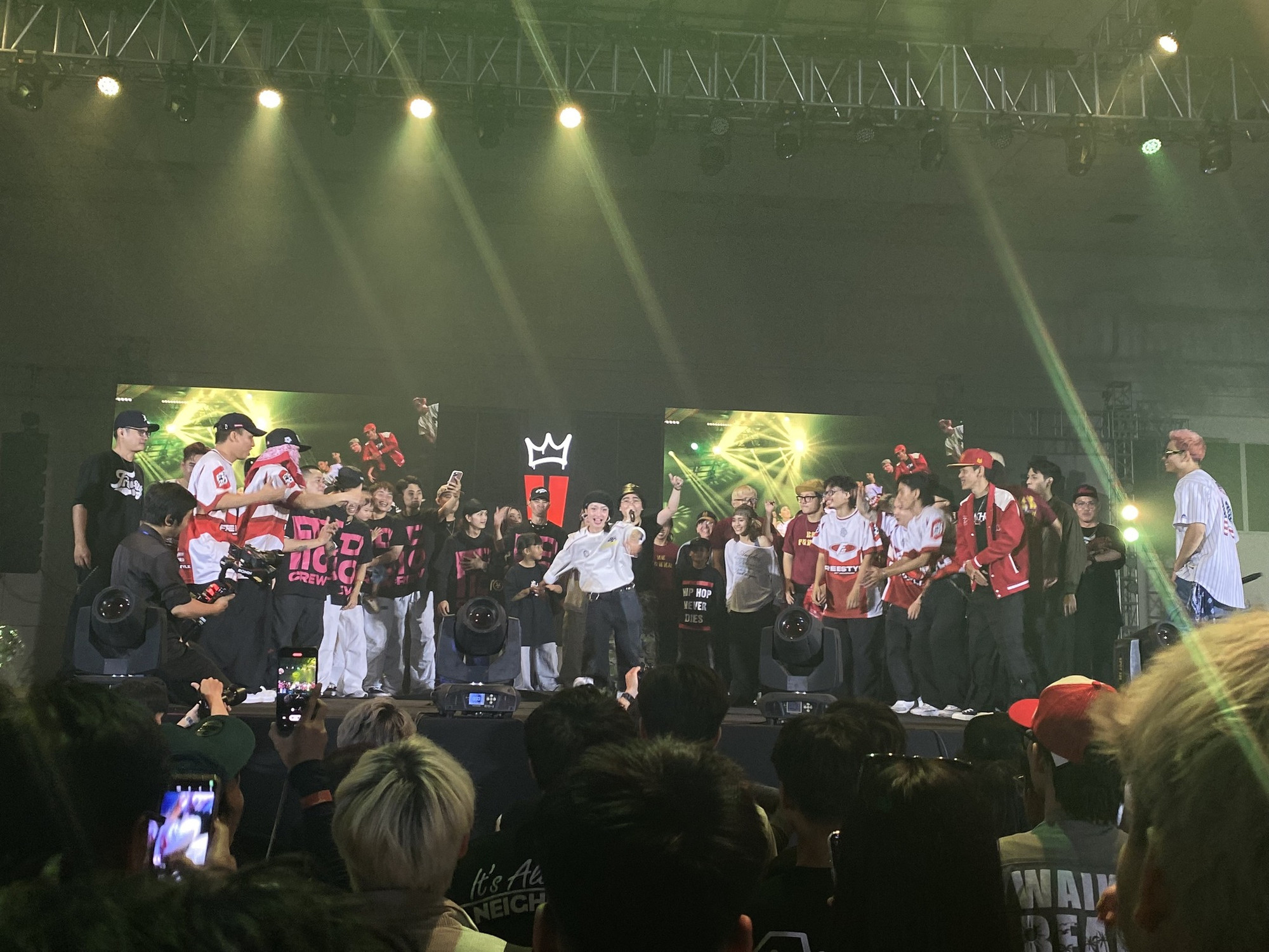 Ở When I Say Hip, nghệ sĩ đông nhưng thiếu cái tên đủ sức hút.