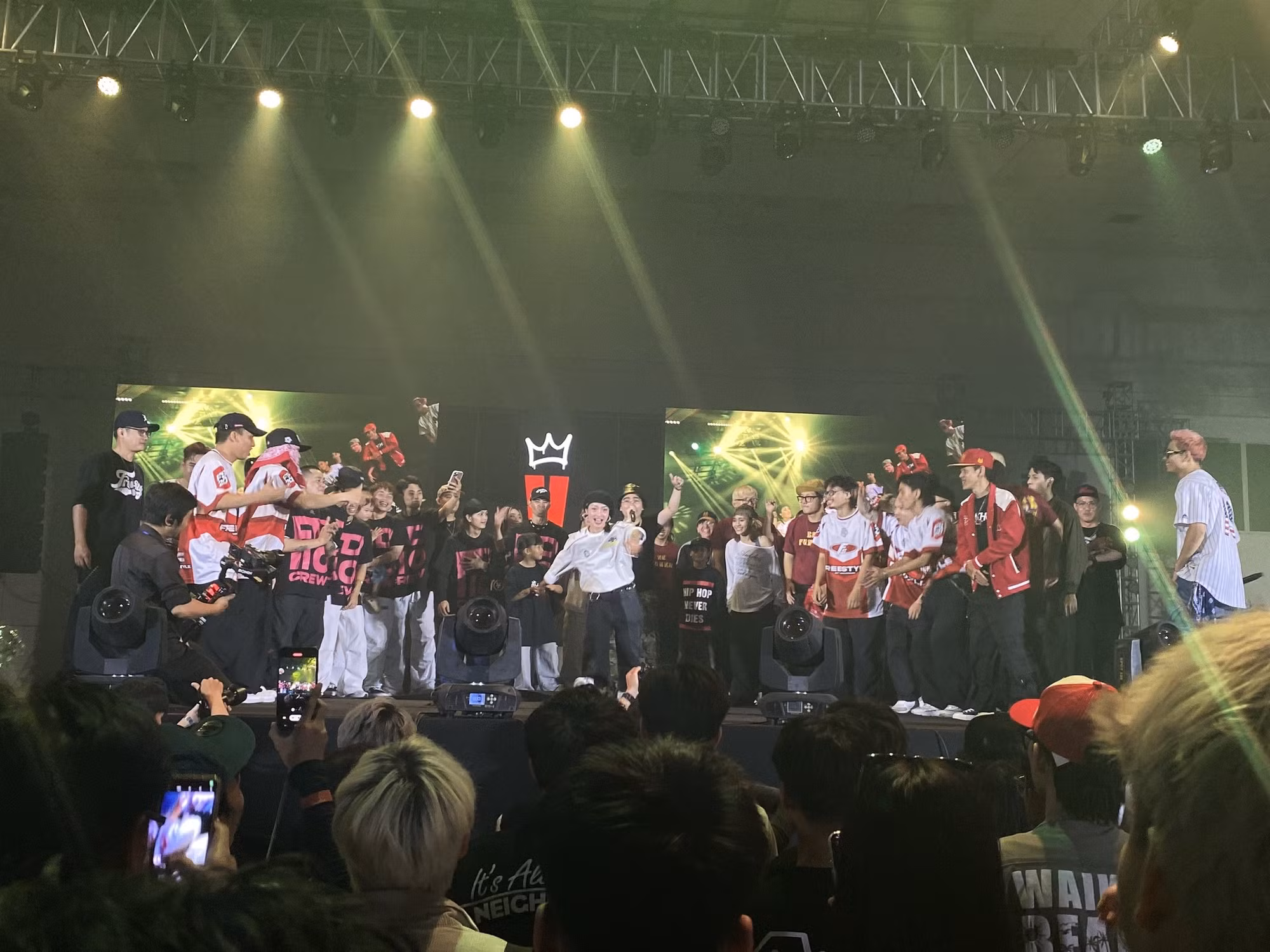 Ở When I Say Hip, nghệ sĩ đông nhưng thiếu cái tên đủ sức hút.