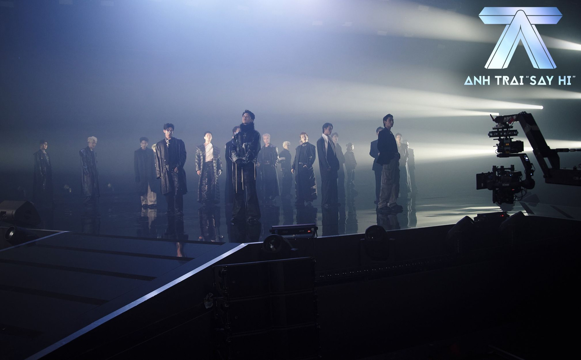 Nhiều bối cảnh ấn tượng trong MV.