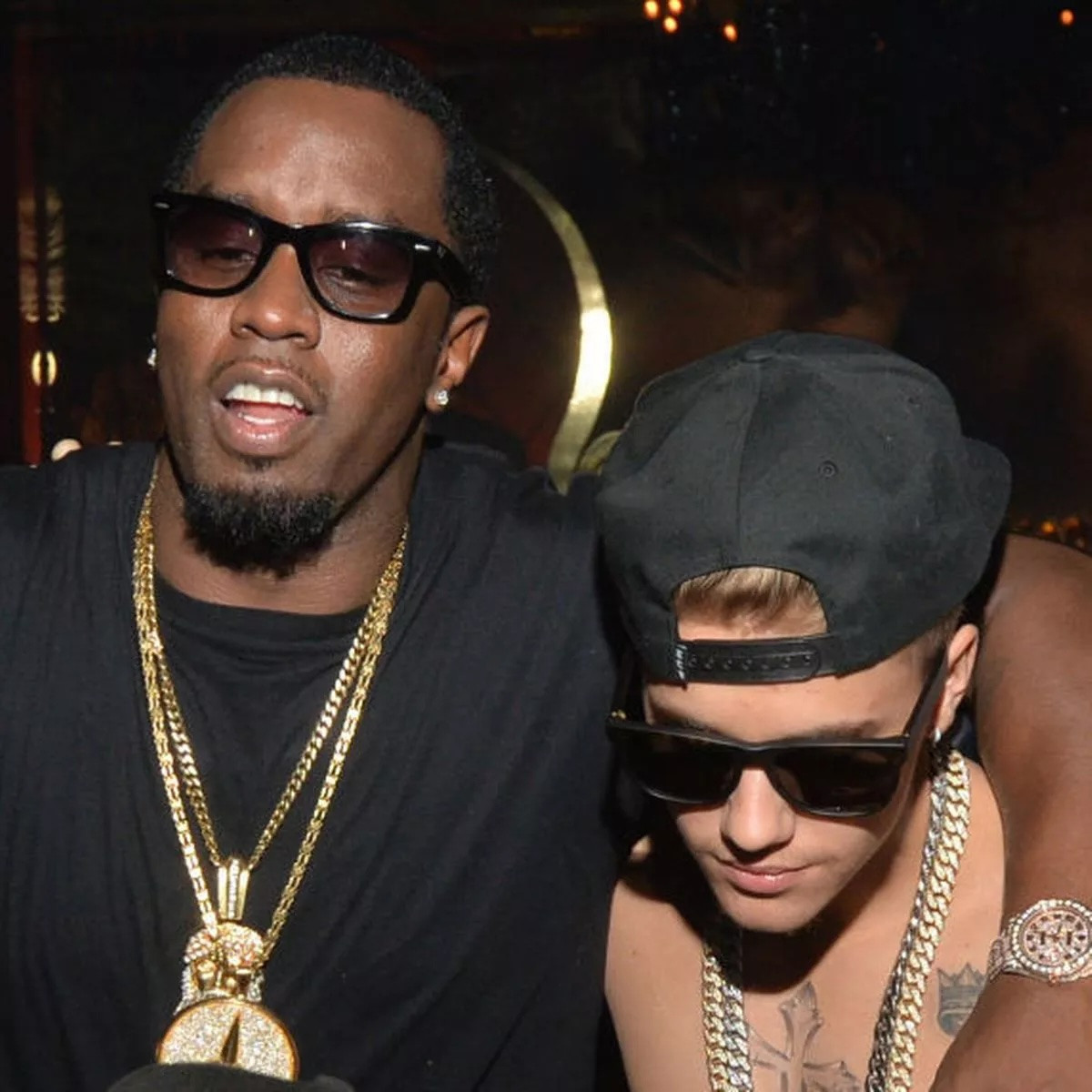 Justin Bieber cùng Usher (trái) và Diddy. Justin Bieber cùng Usher (trái) và Diddy.
